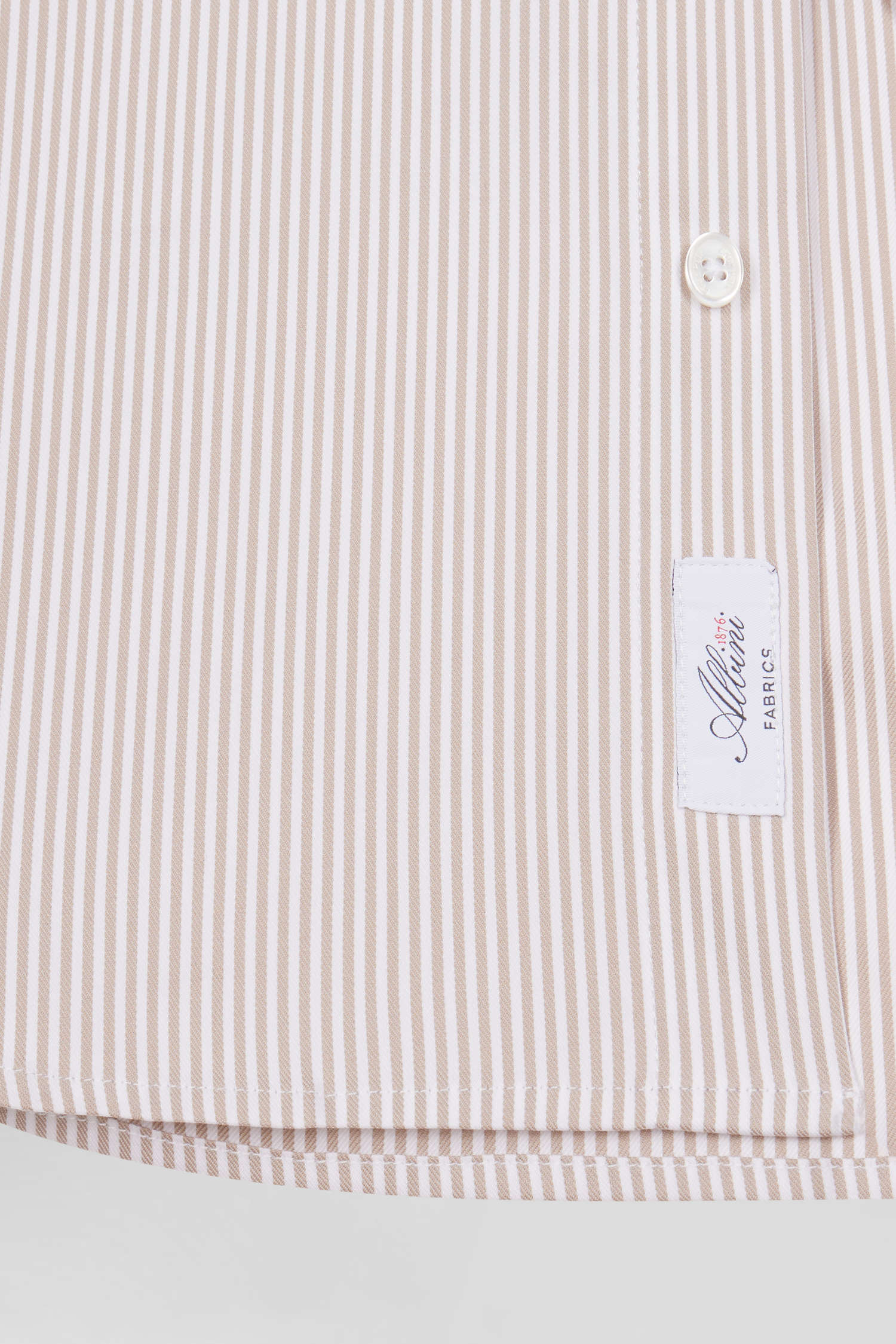 Chemise en popeline de coton beige à rayures bâton coupe Regular