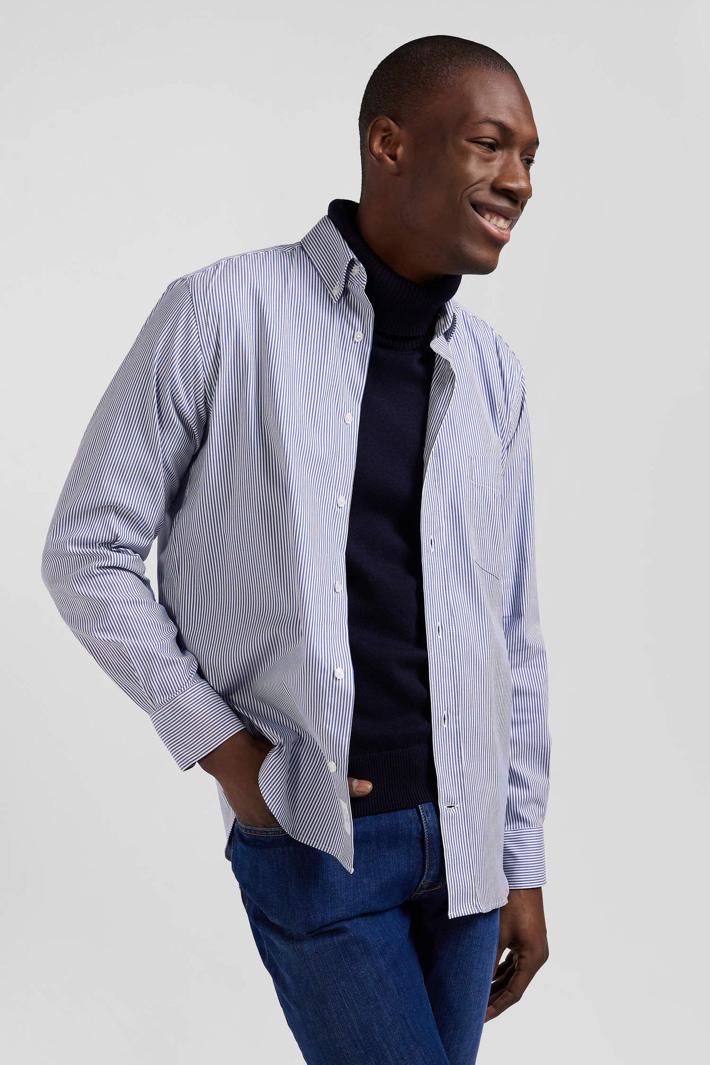 Regular navy blue cotton poplin shirt with baton stripes