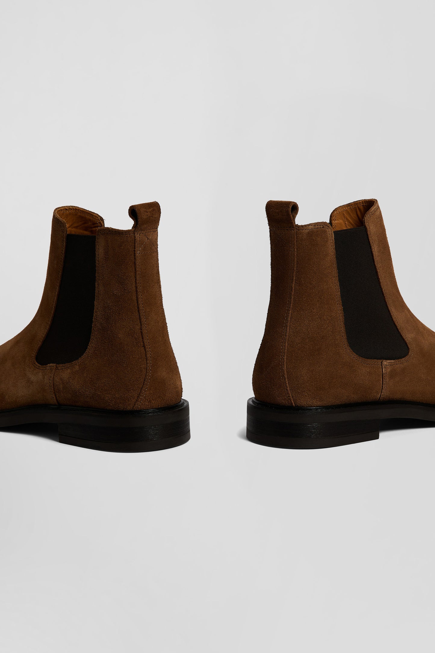 Brown cowhide leather Chelsea boots