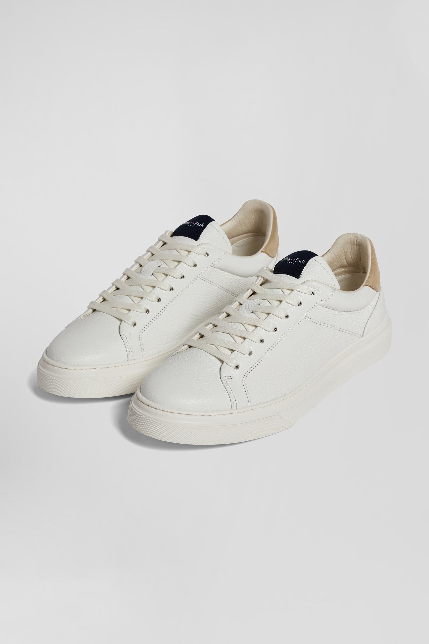 Paire de baskets basses en cuir blanc