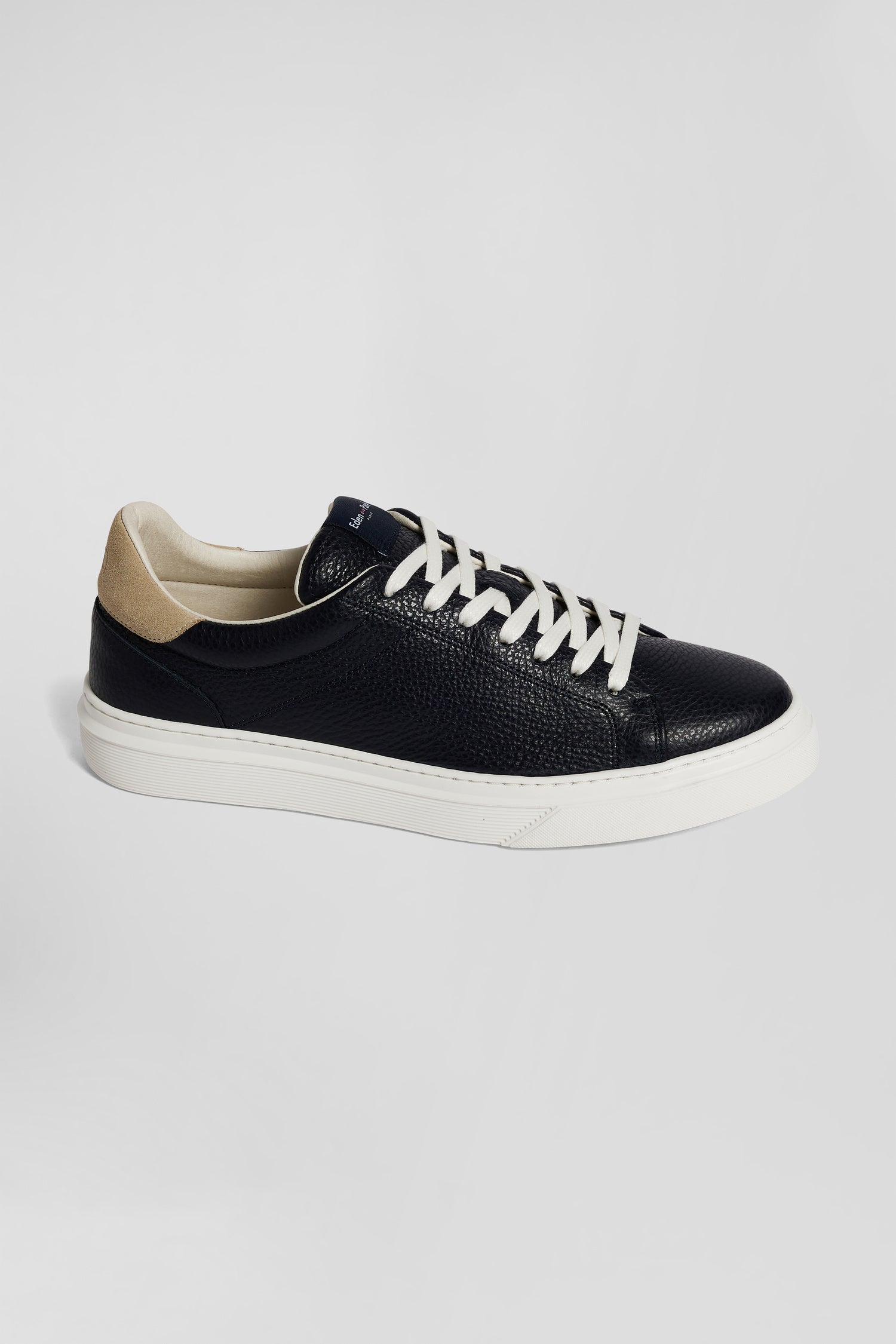 Paire de baskets basses en cuir bleu marine