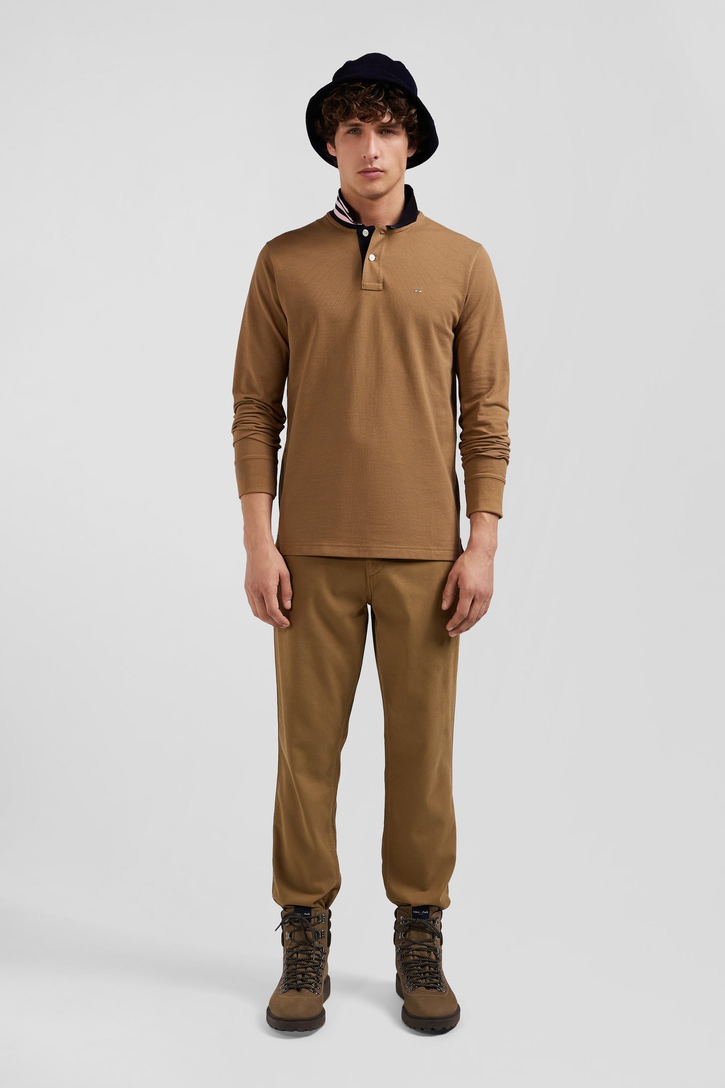 Polo manches longues en piqué coton camel col cerclé coupe Regular