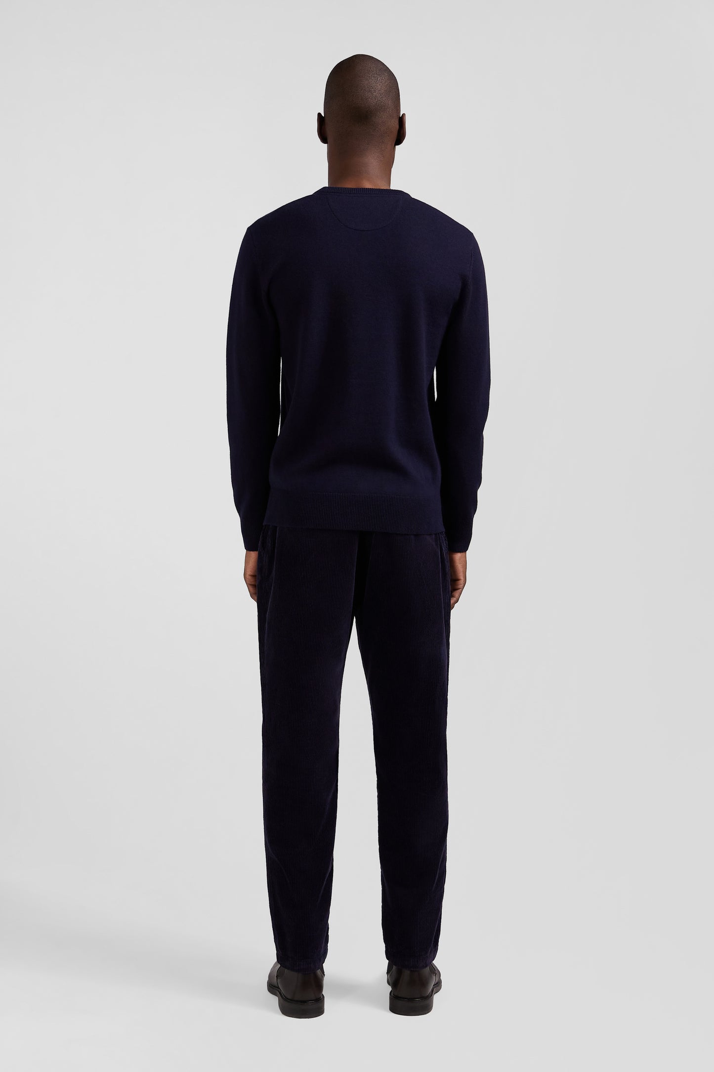 Regular navy wool and cotton V-neck jumper with striped details