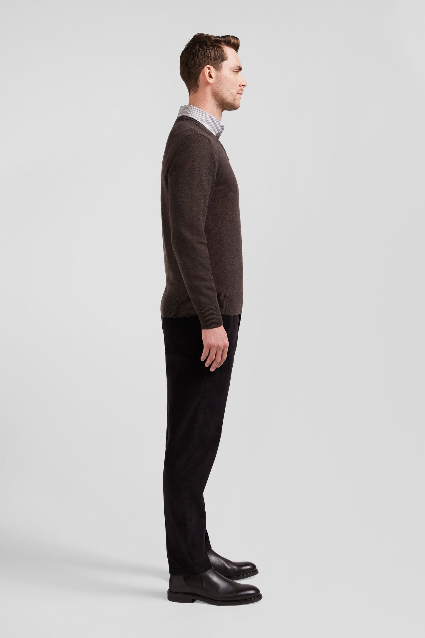 Regular brown wool and cotton V-neck jumper with striped details