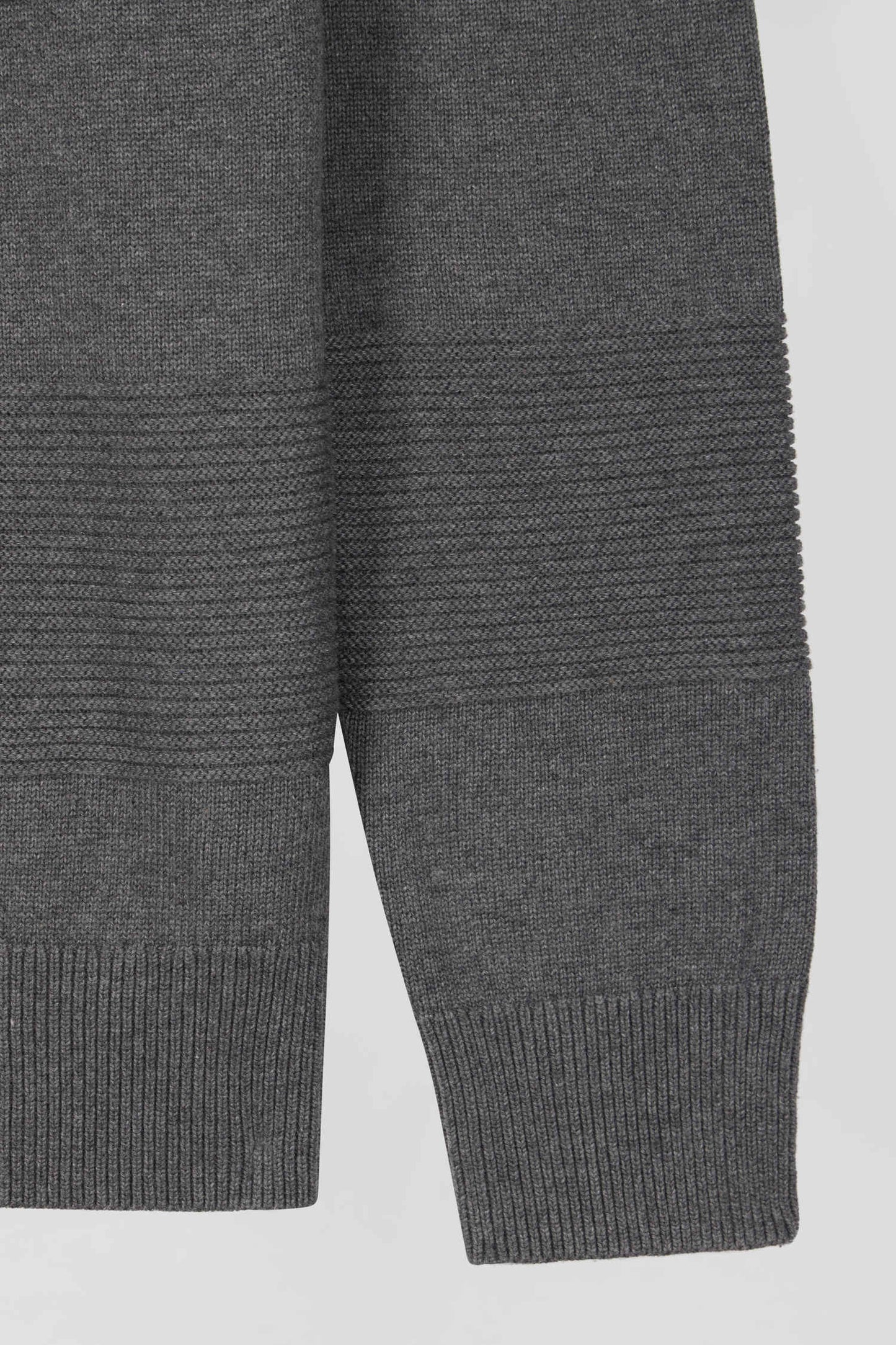 Regular grey cotton crew neck jumper with knit patterns