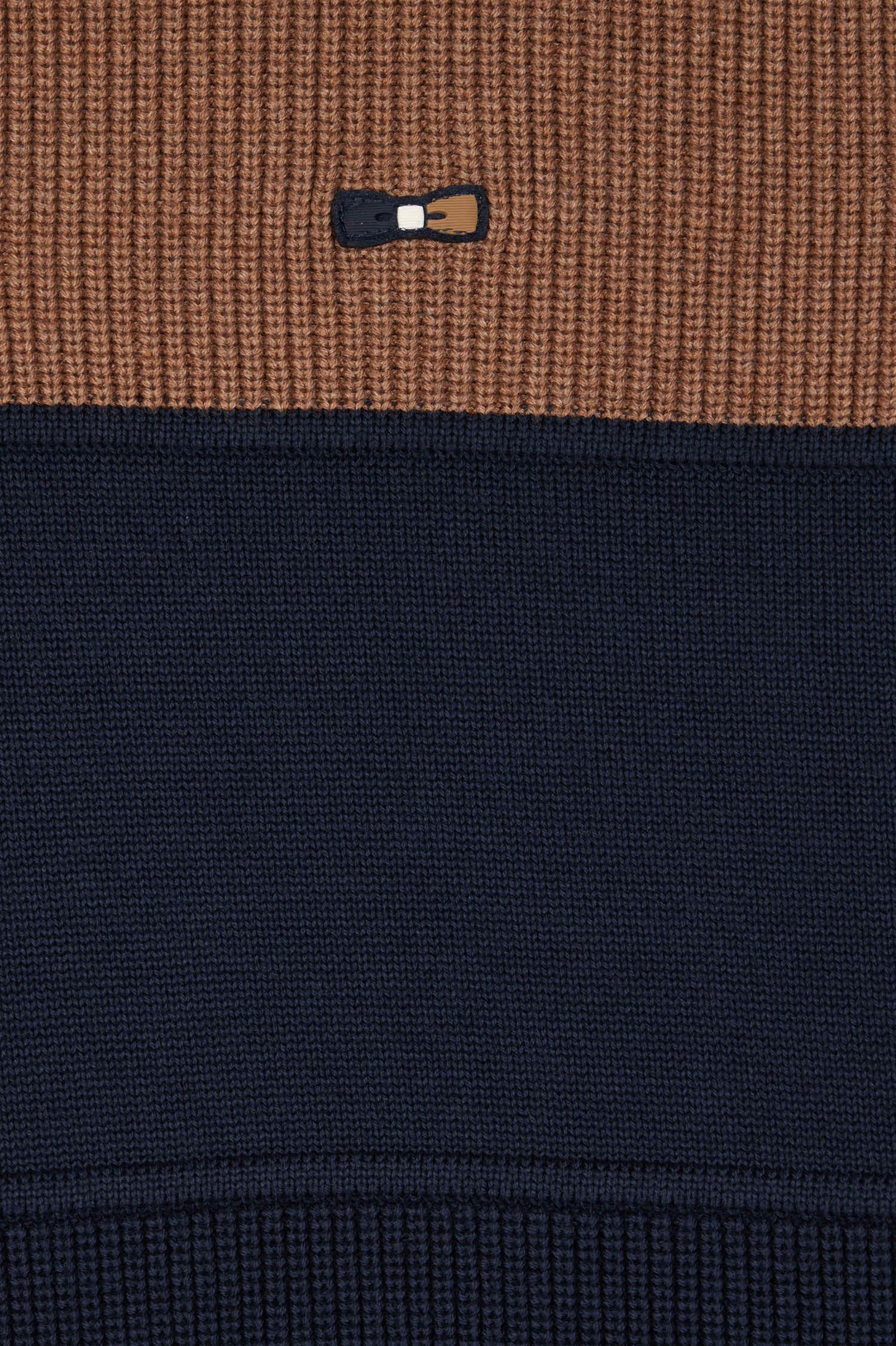 Pull col camionneur en coton noisette à jeux de maille coupe Regular