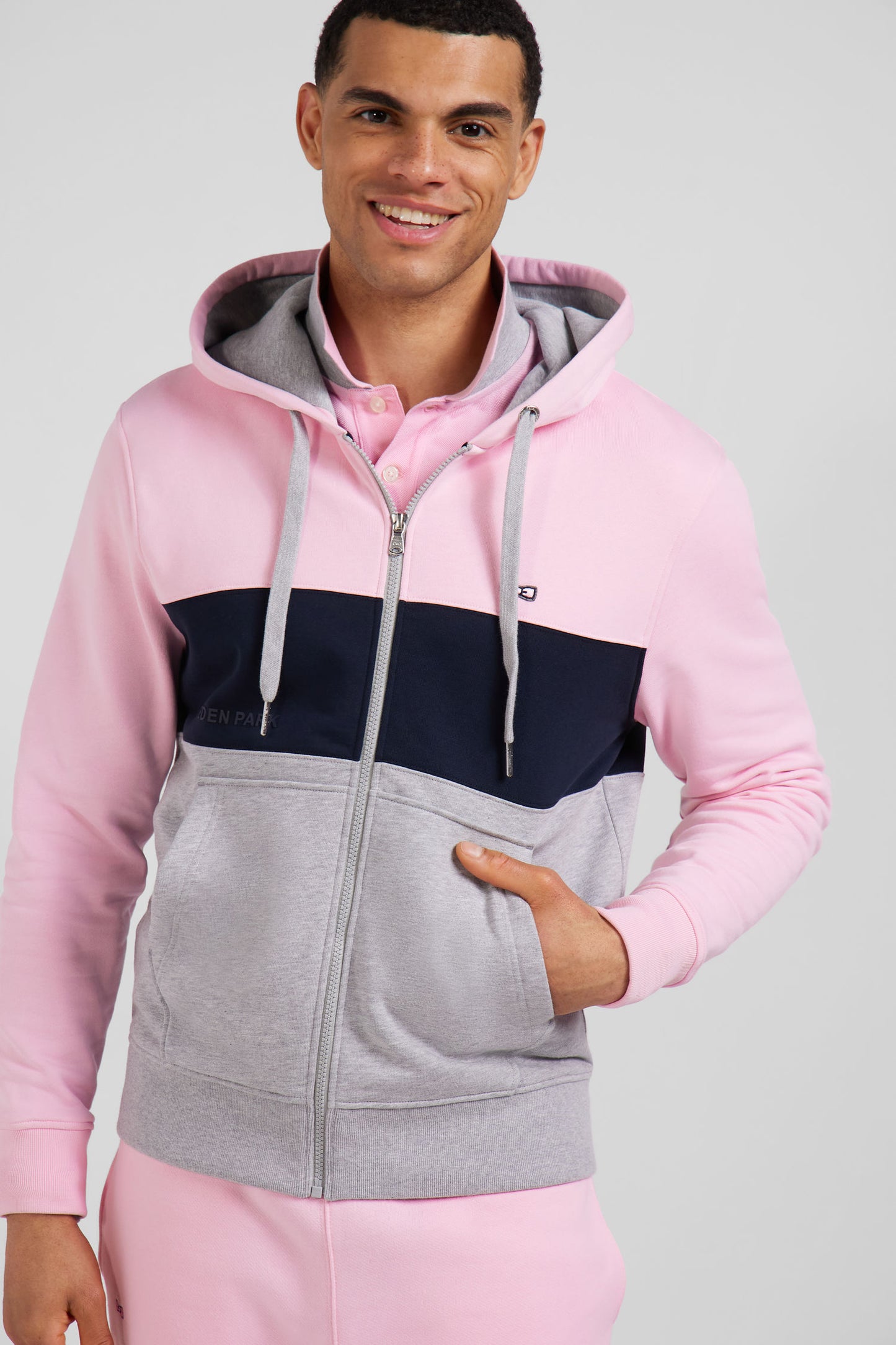 Sweatshirt à capuche zippé colorblock en coton rose coupe Regular