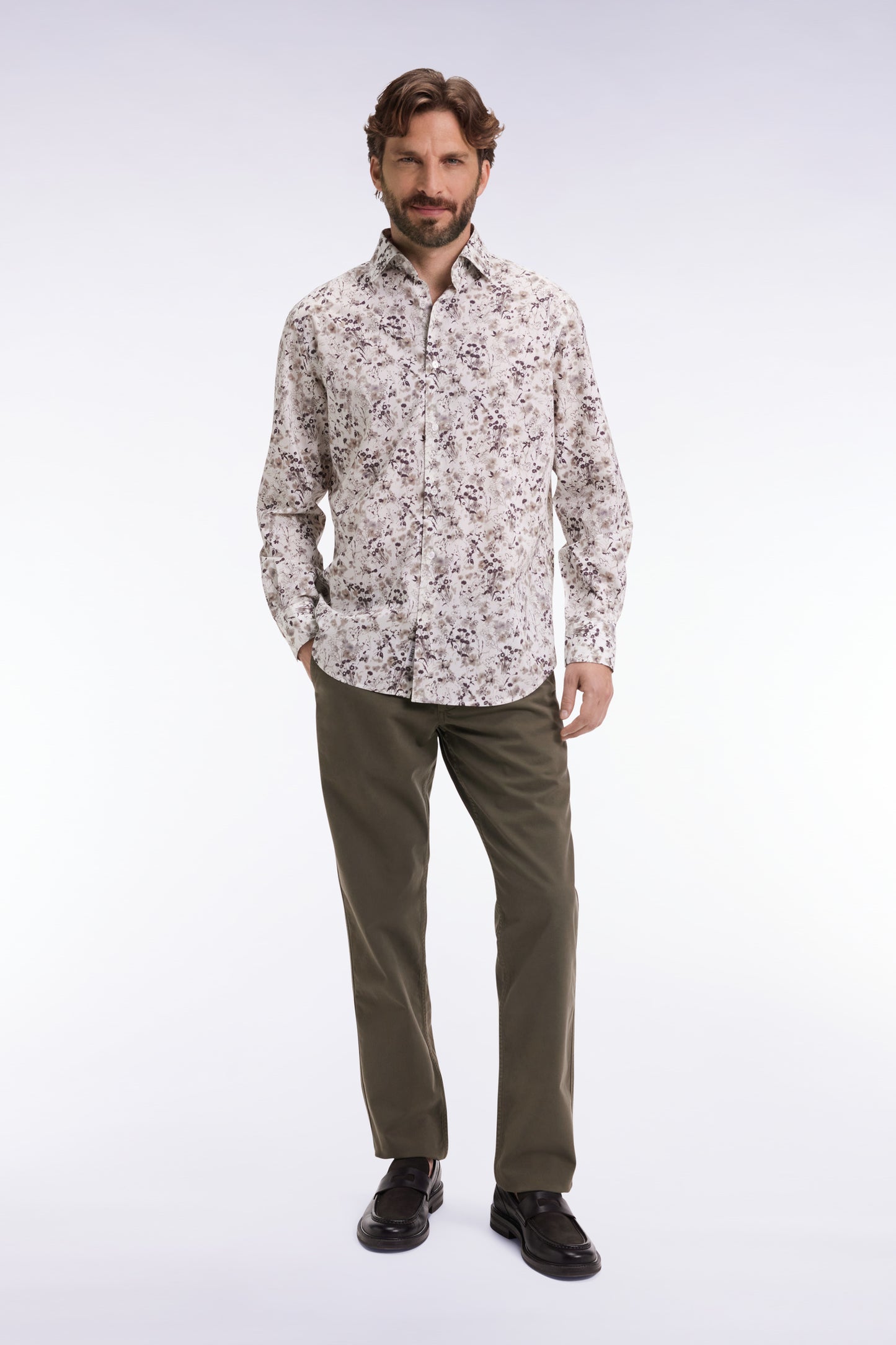 Pleatless chino pants in khaki stretch cotton