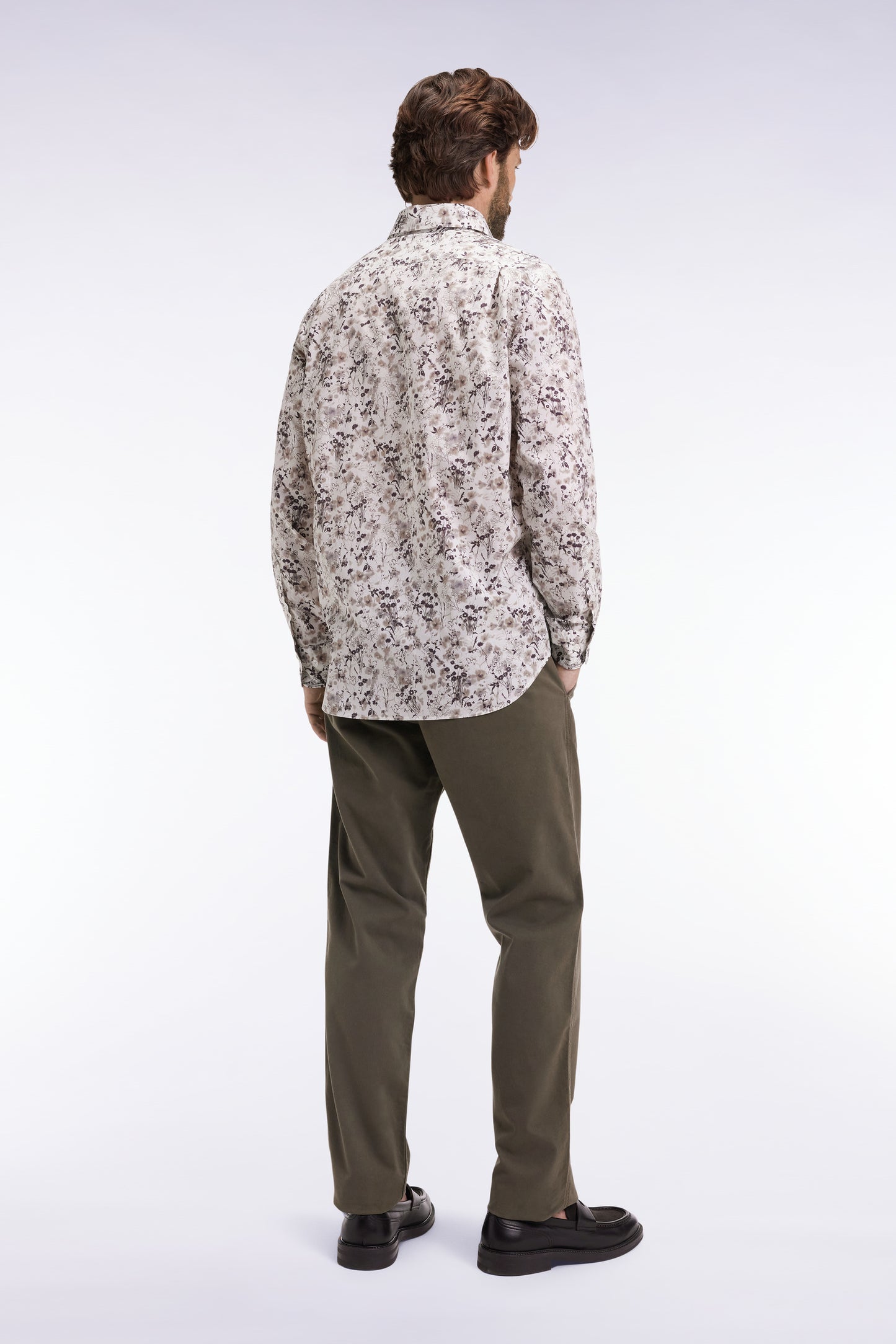 Pleatless chino pants in khaki stretch cotton