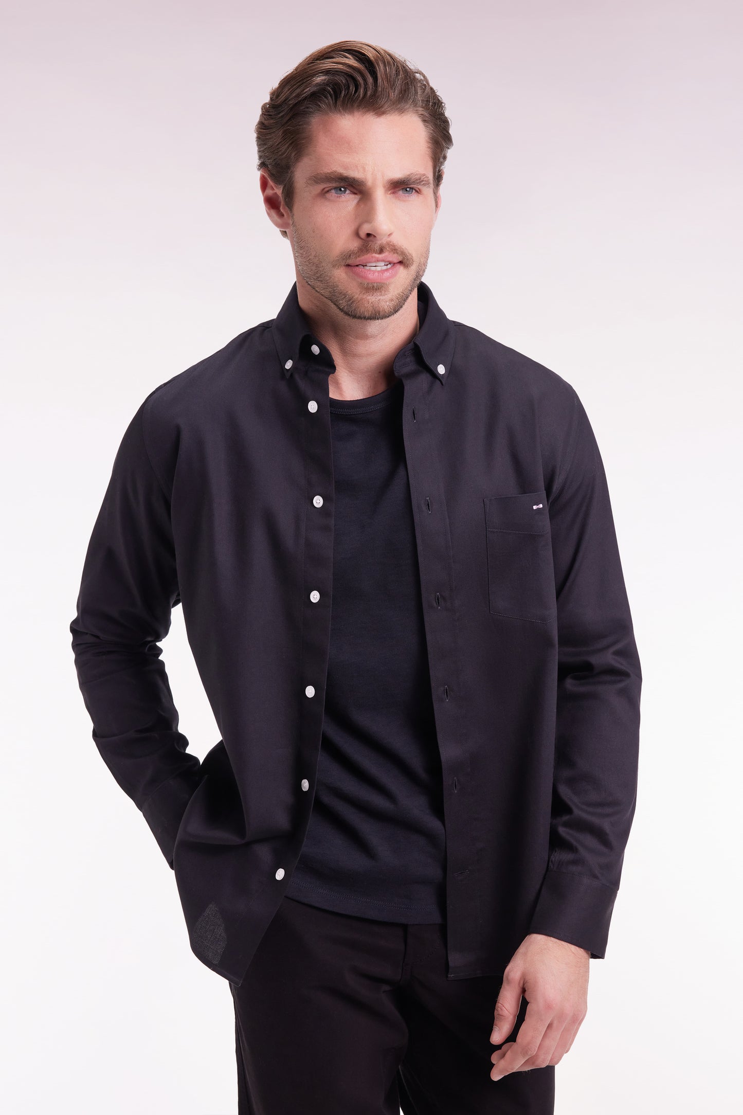 Chemise en coton piqué noir coupe droite