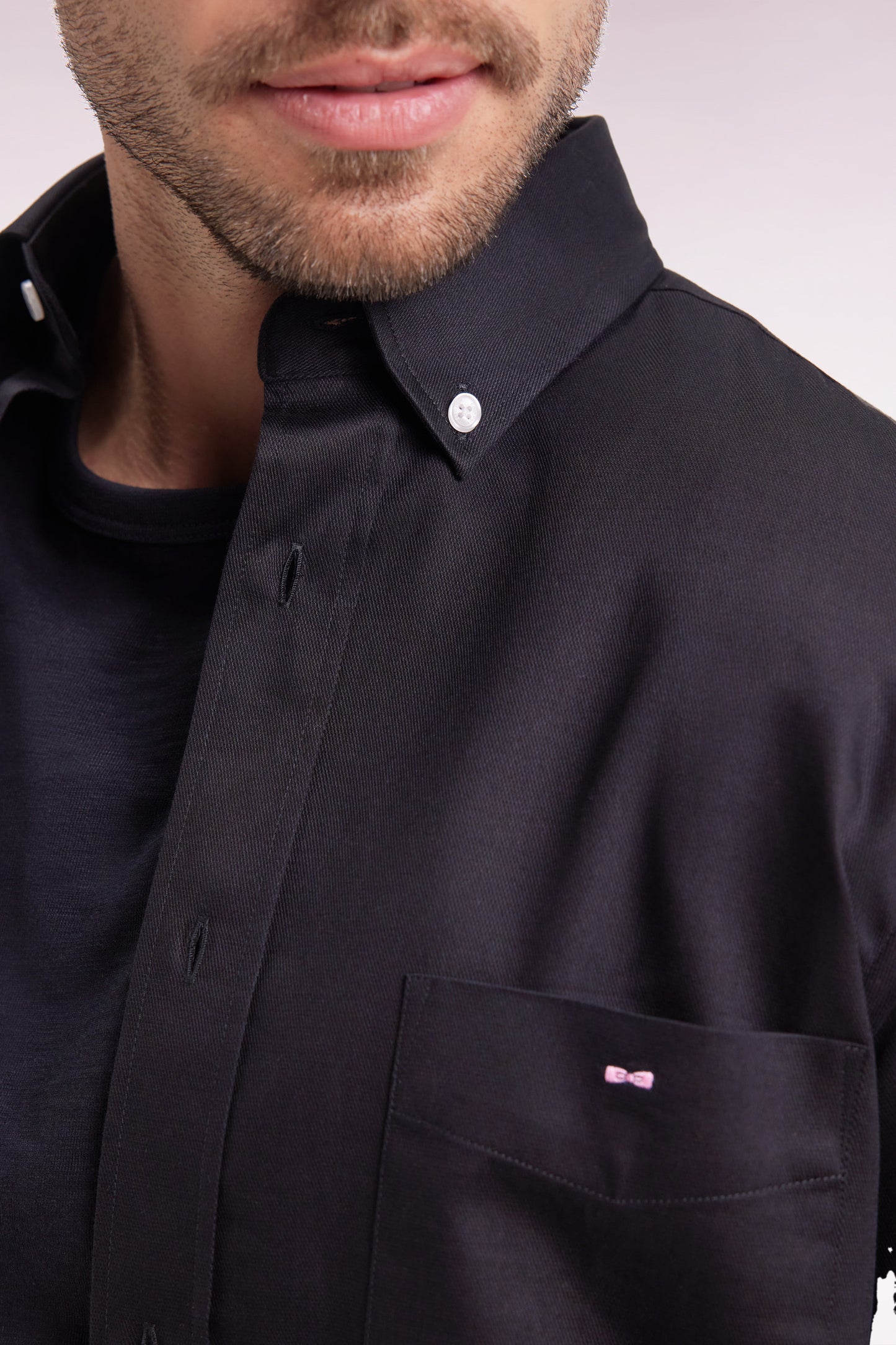 Chemise en coton piqué noir coupe droite