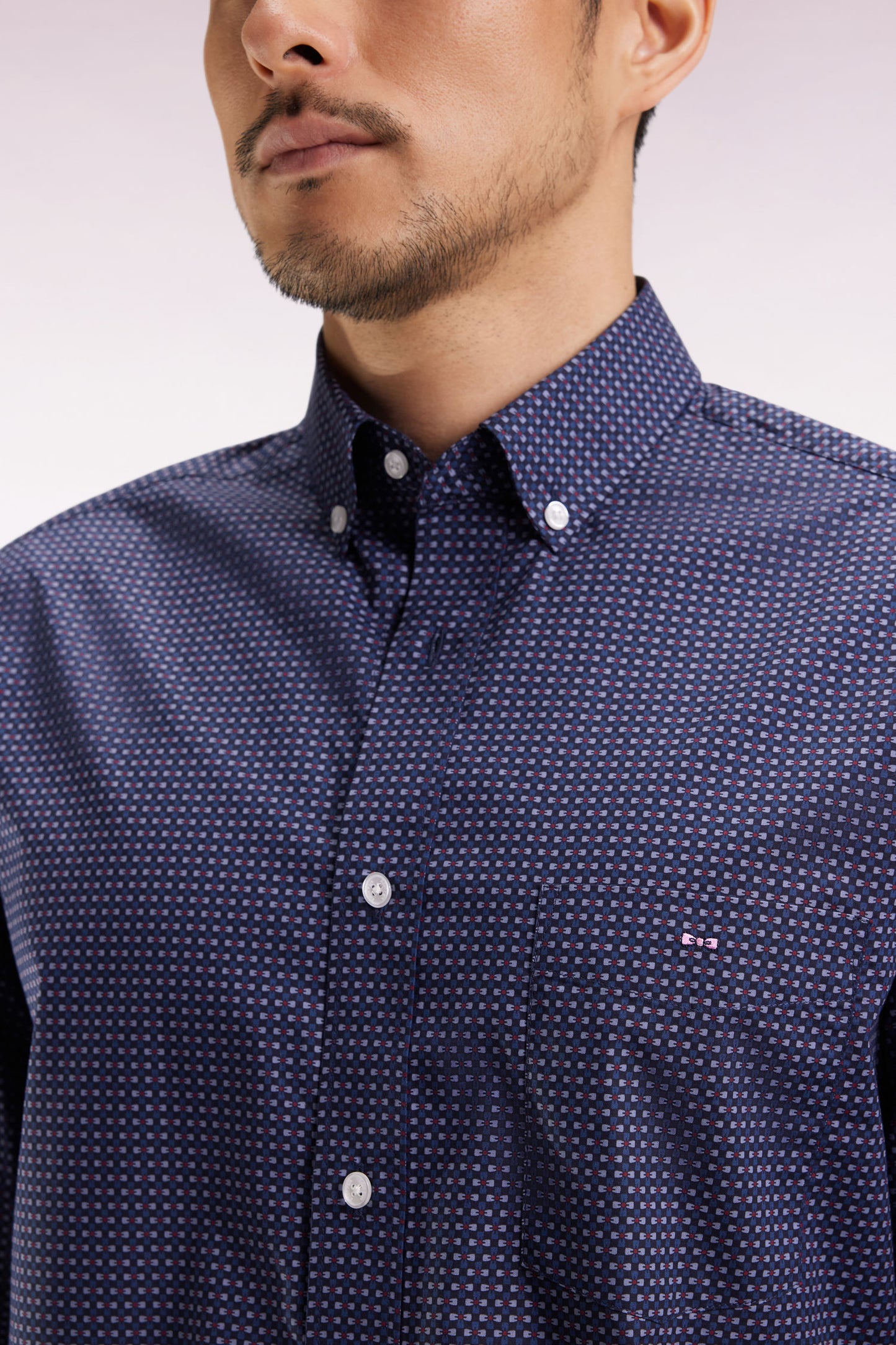 Chemise en coton Pima marine à micro-motifs nœud papillon coupe droite