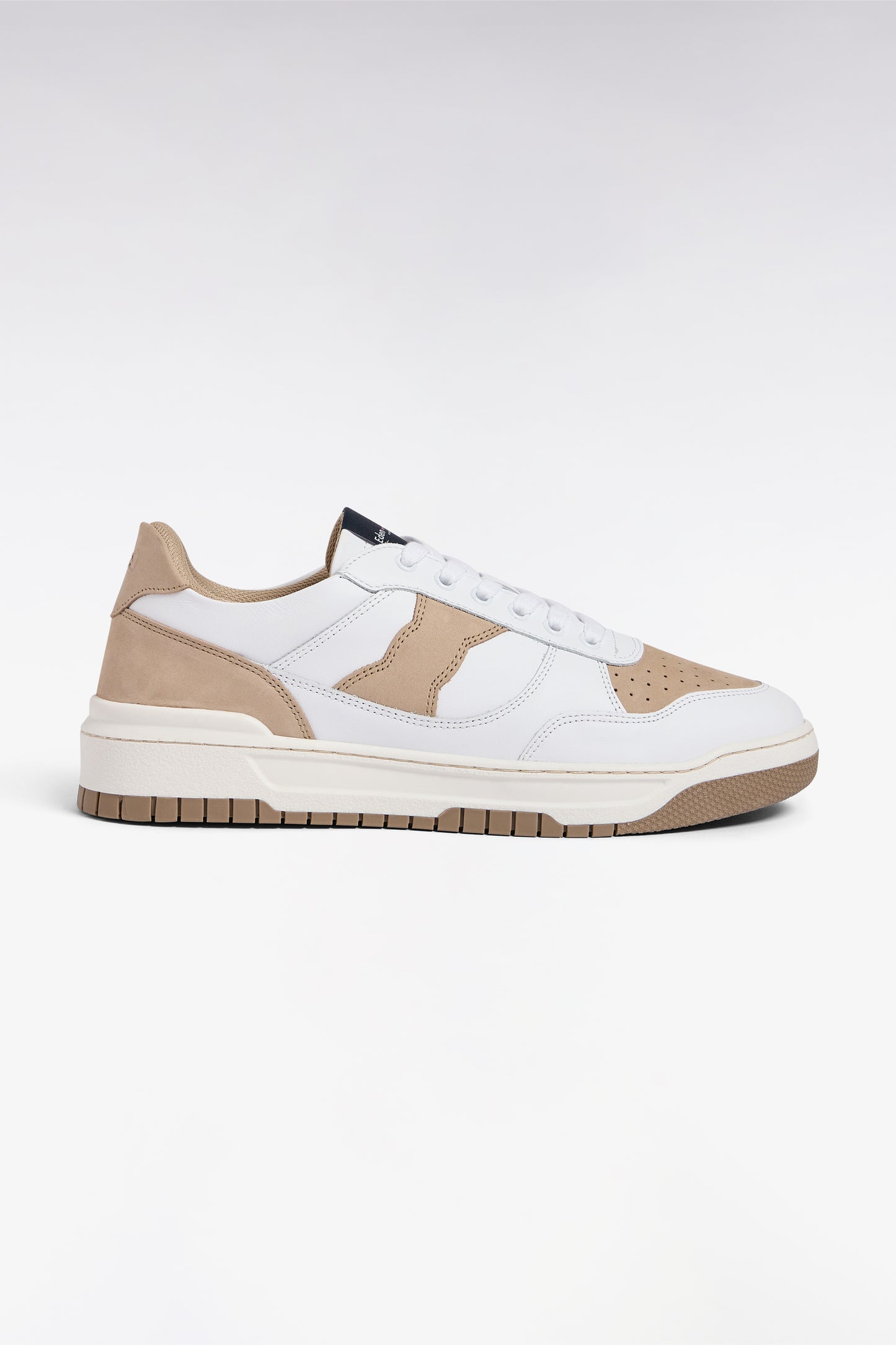 Sneakers bimatières en cuir et daim beige et blanches