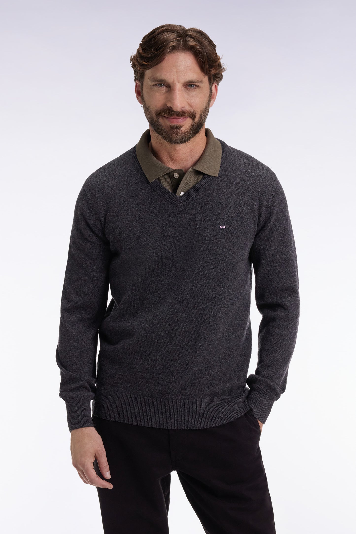Pull col V en laine et coton gris foncé
