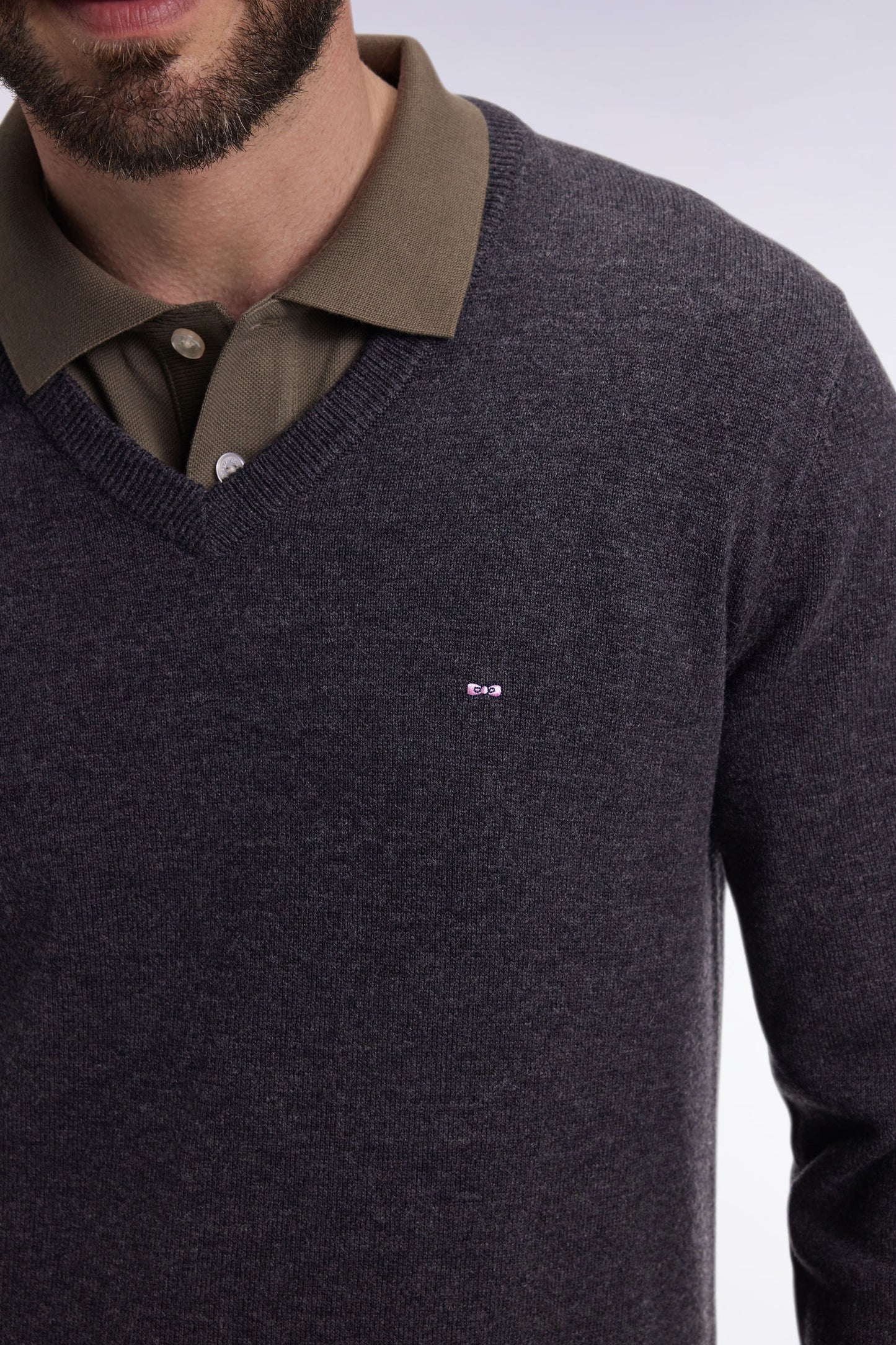 Pull col V en laine et coton gris foncé