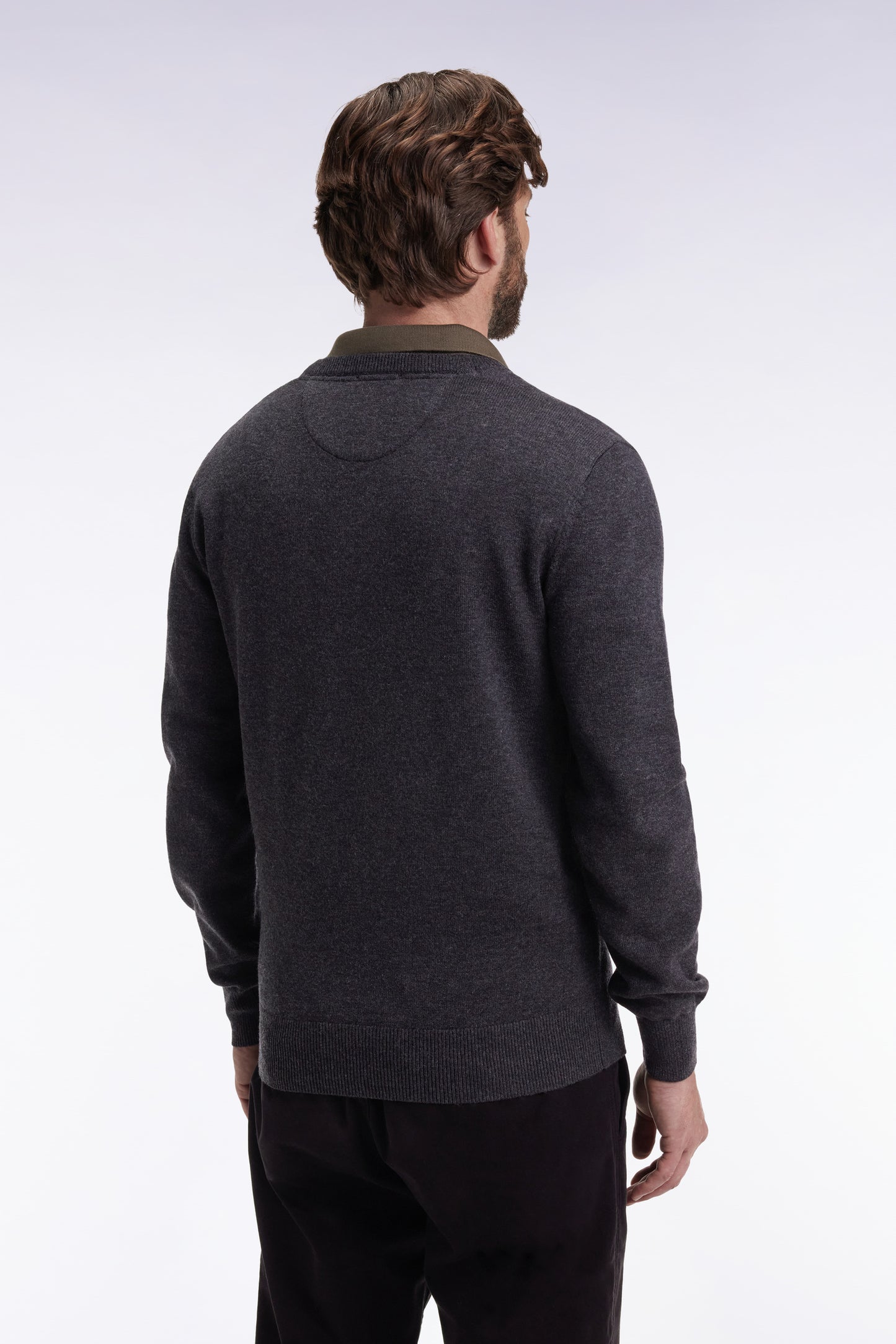 Pull col V en laine et coton gris foncé