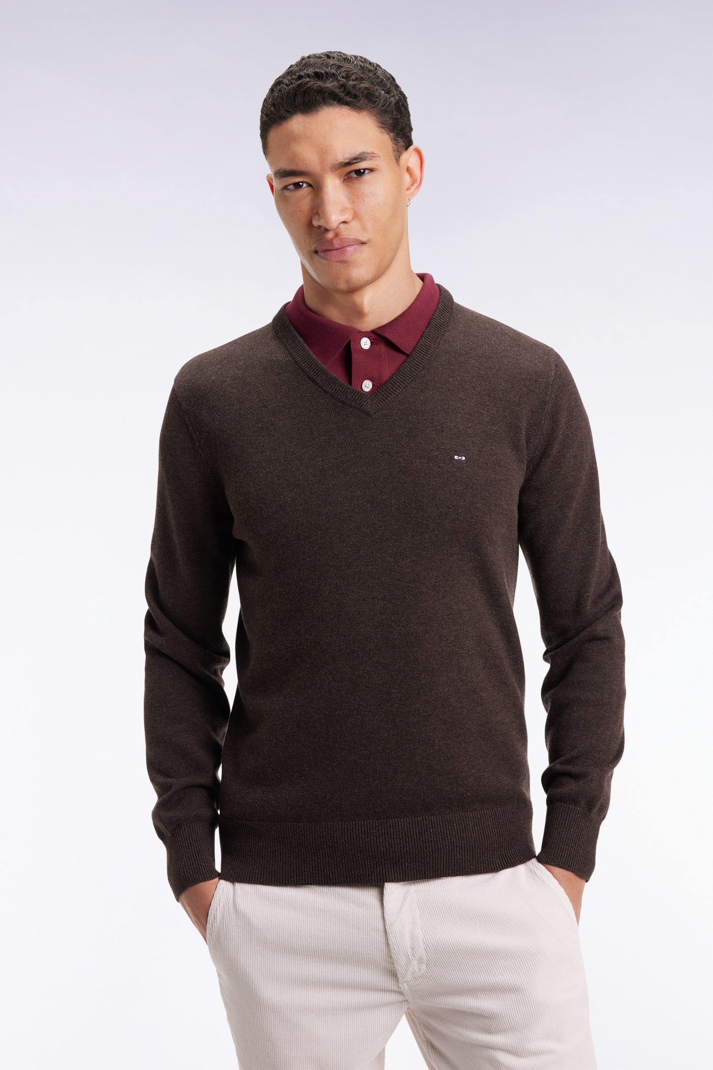 Pull col V en laine et coton marron foncé