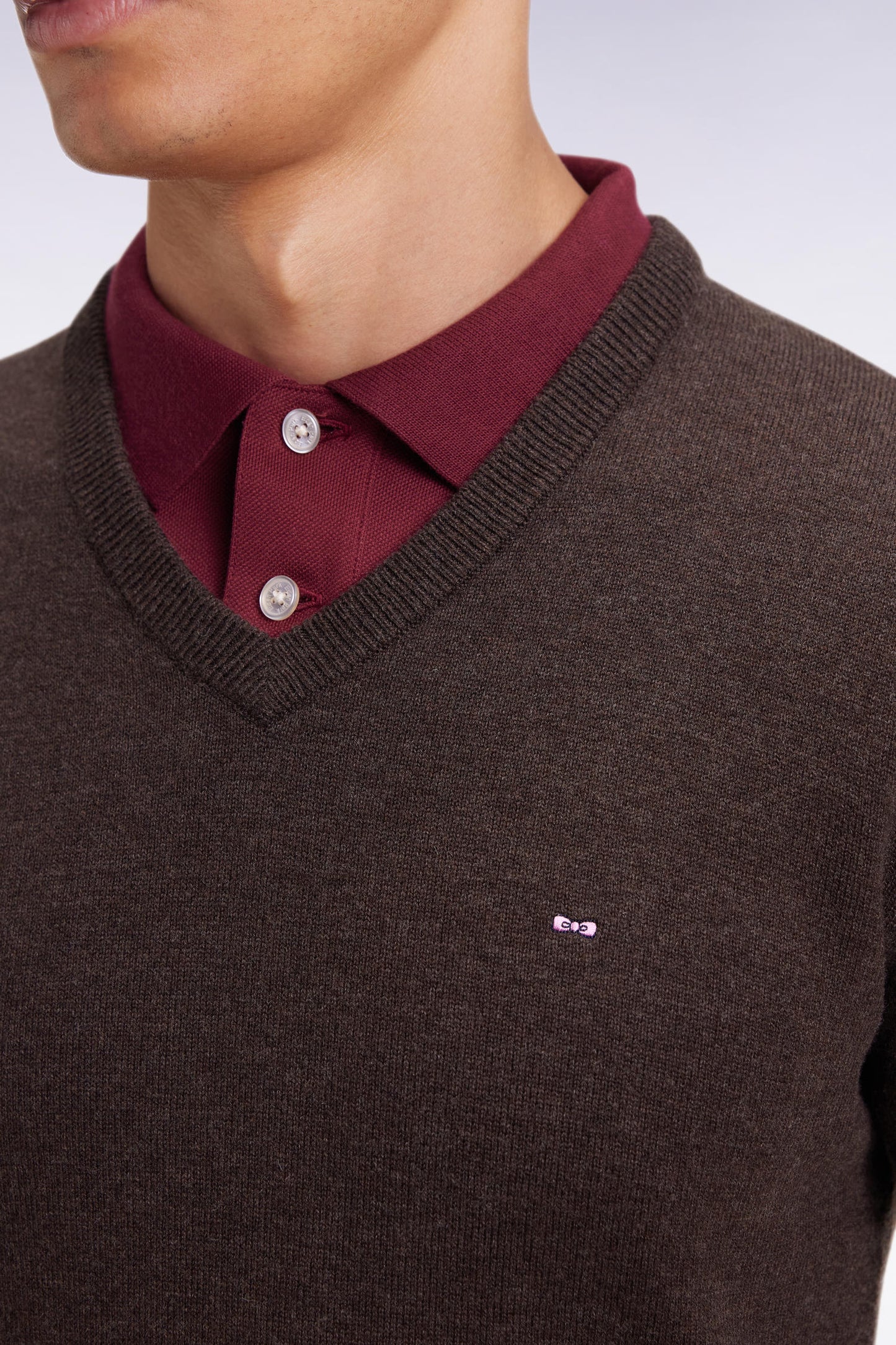 Pull col V en laine et coton marron foncé