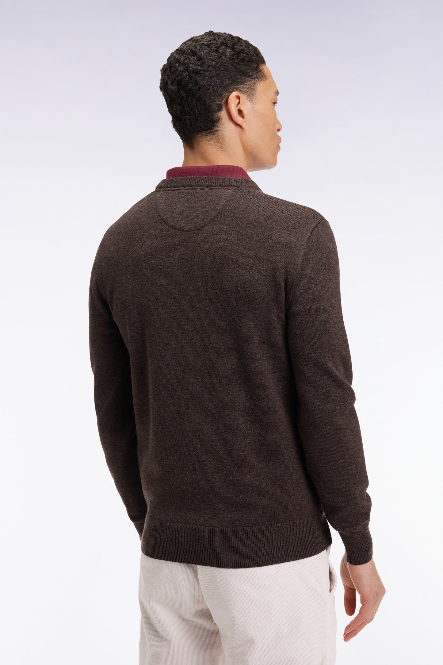 Pull col V en laine et coton marron foncé
