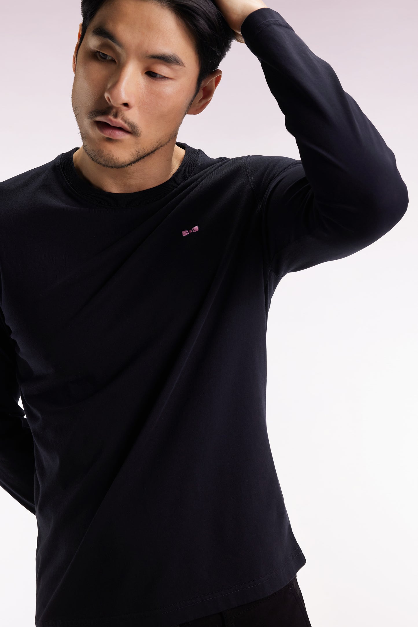 Long-sleeved round-neck T-shirt in black cotton