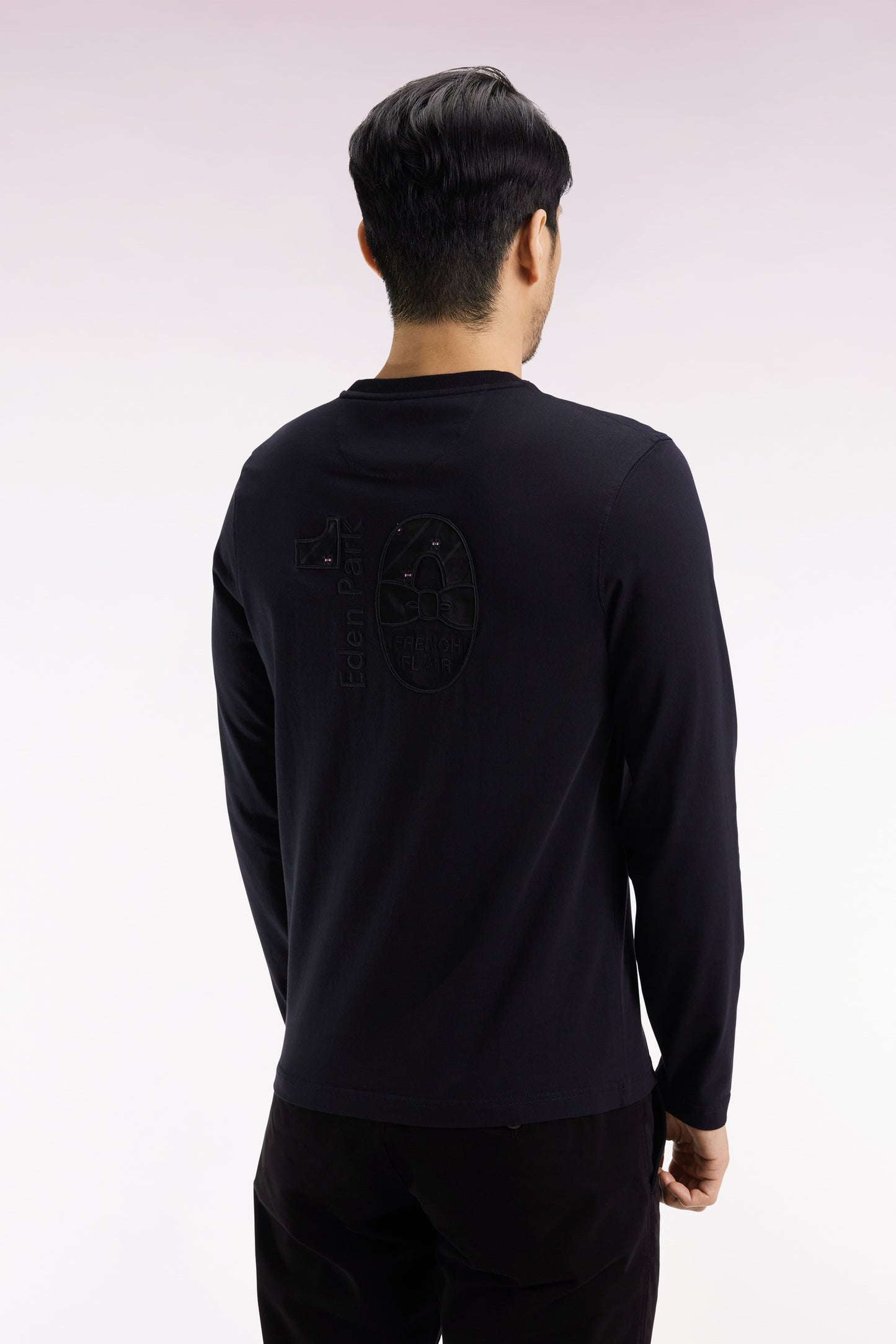 Long-sleeved round-neck T-shirt in black cotton