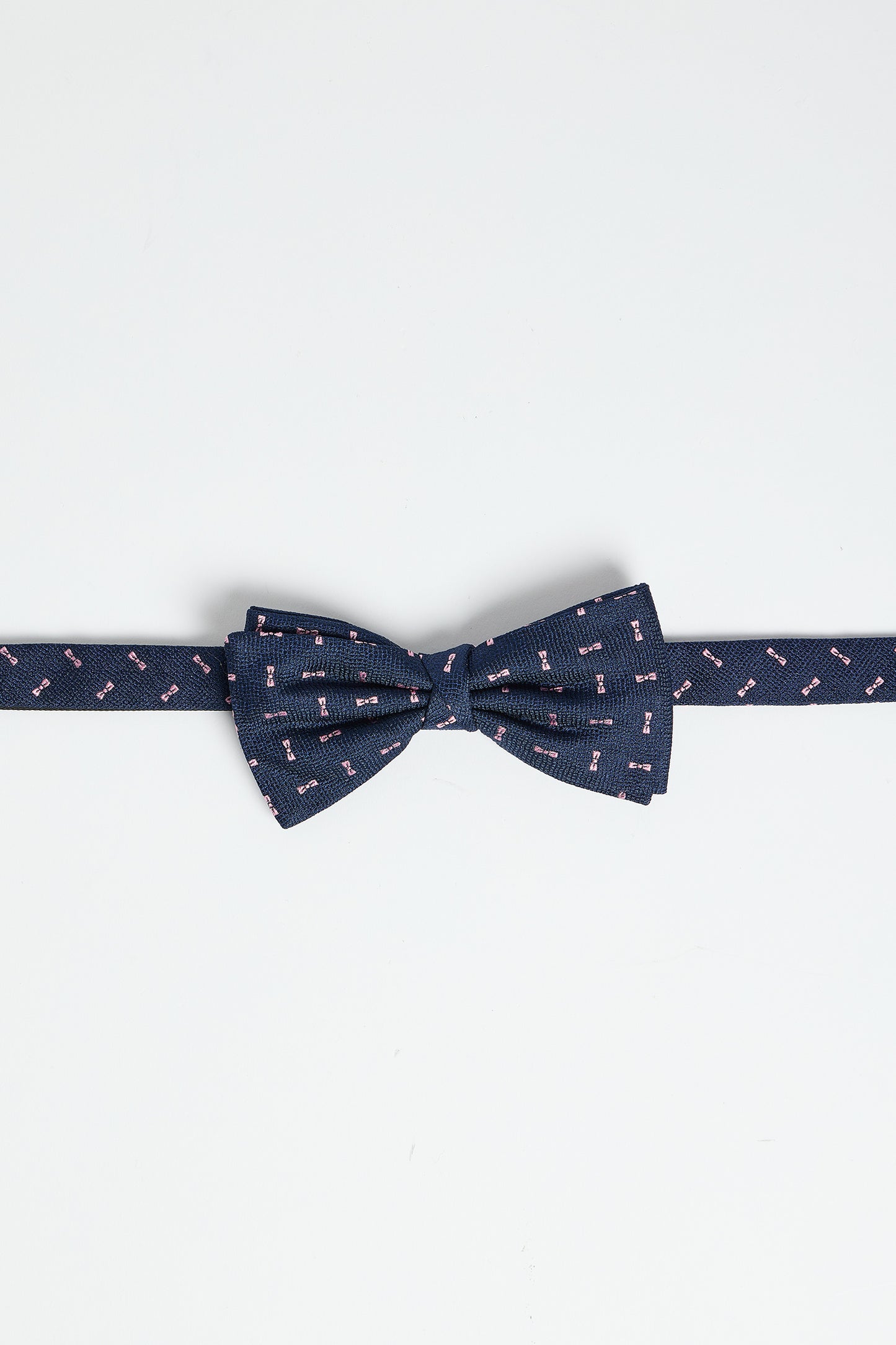 Nœud papillon en soie marine à micromotifs nœuds roses