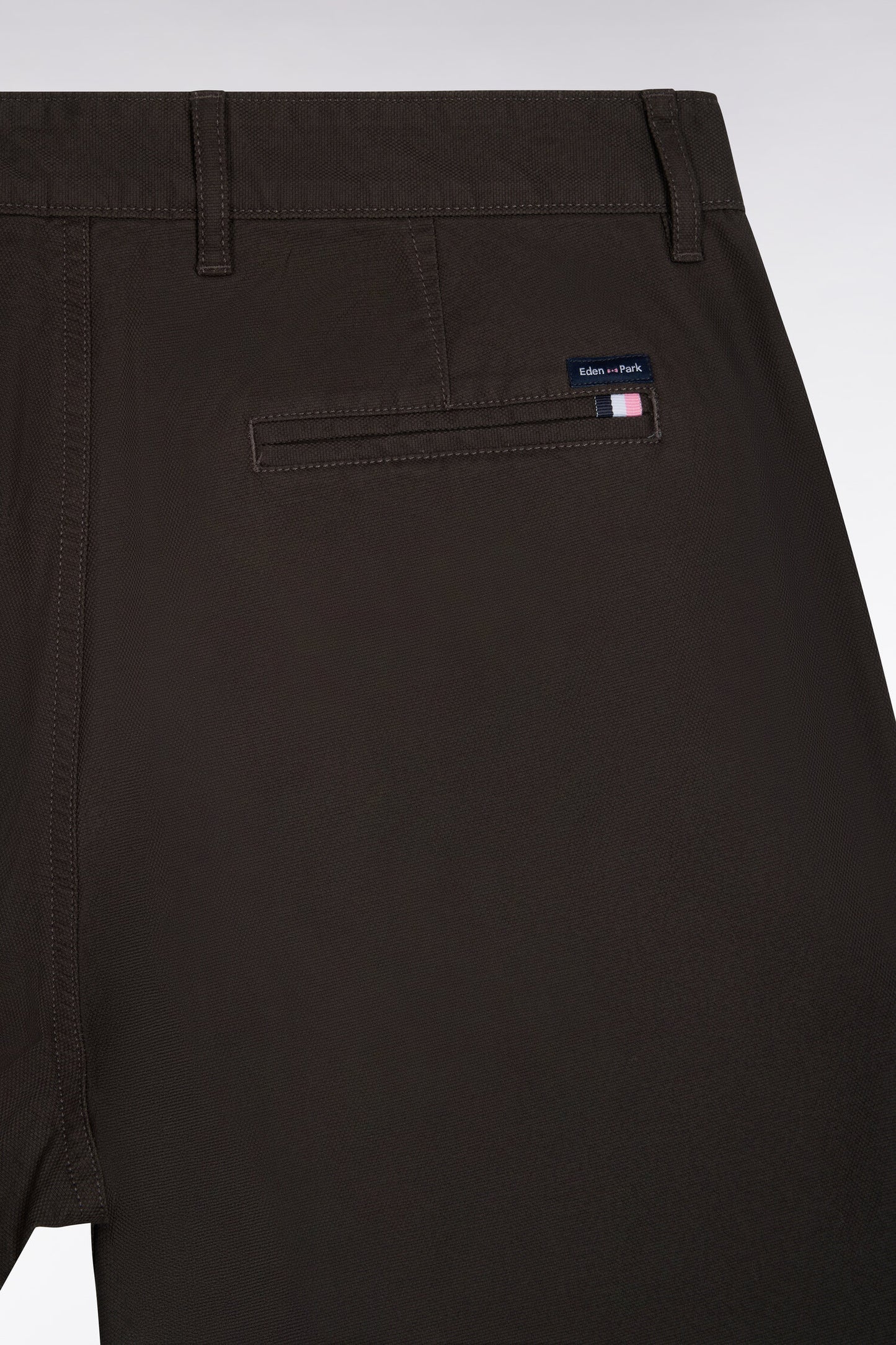 Pantalon chino sans plis en piqué de coton stretch kaki coupe regular