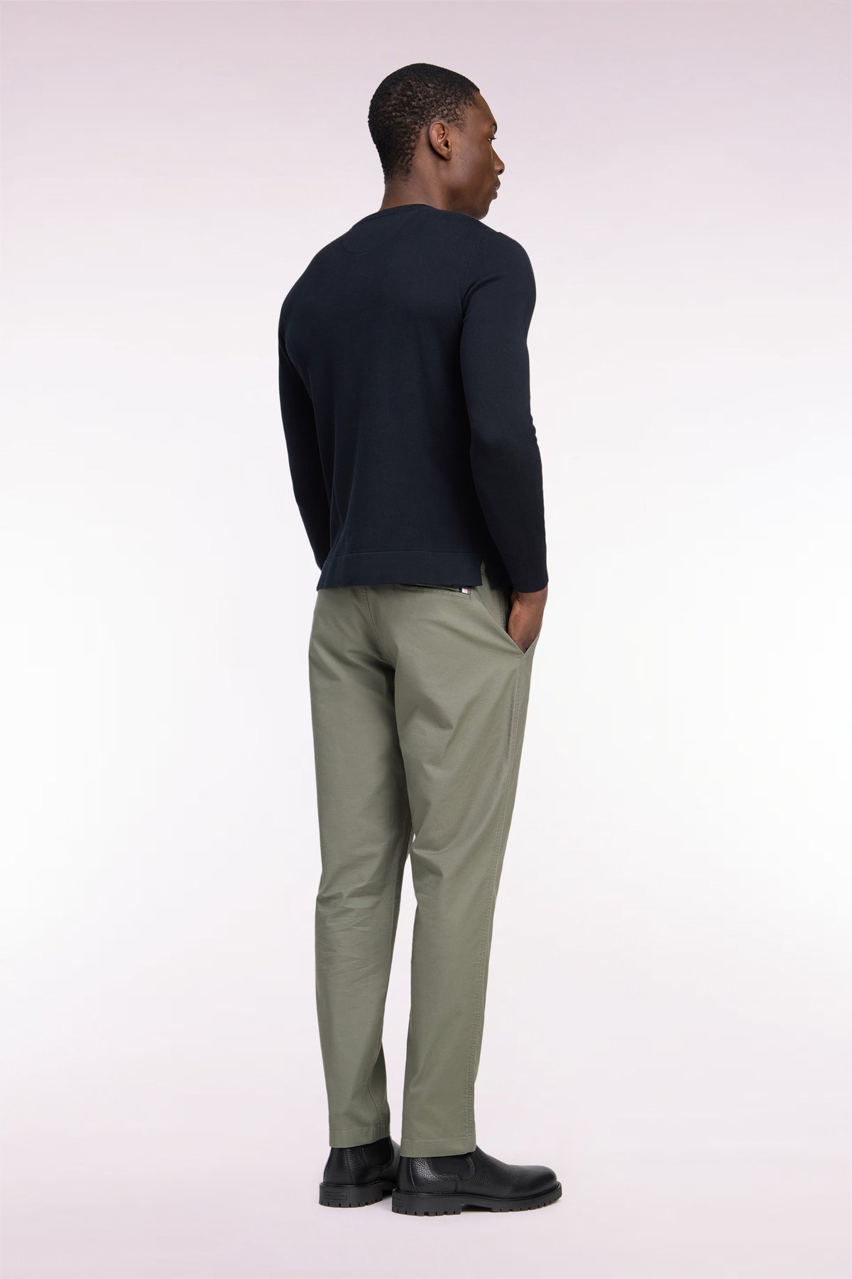 Pantalon chino sans plis en piqué de coton stretch kaki clair coupe regular