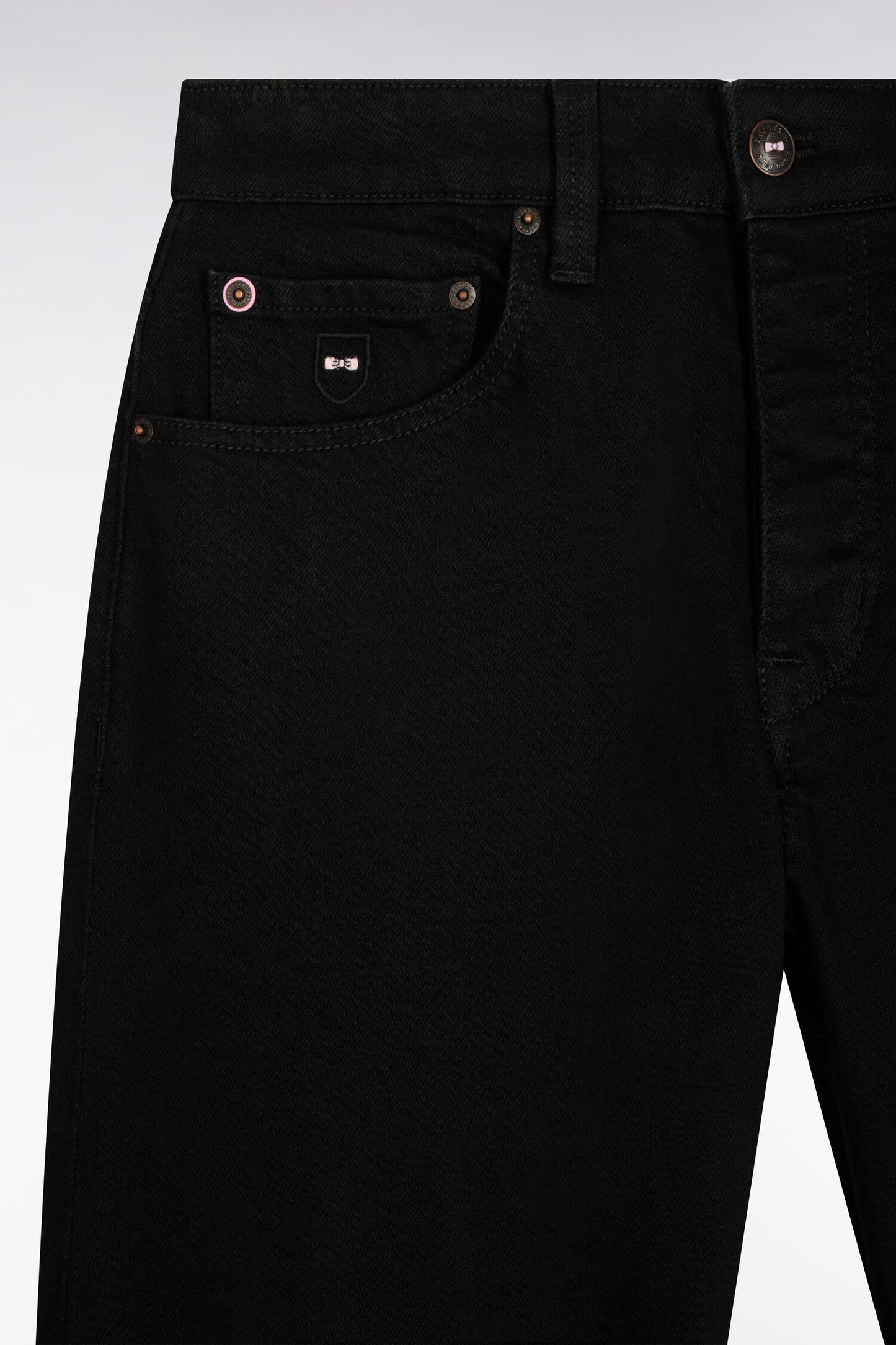 Jean en denim stretch one wash noir coupe regular