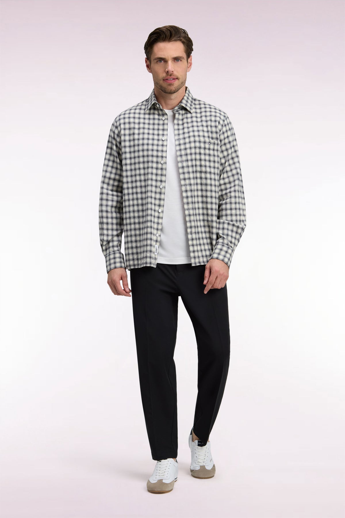 Pantalon à taille élastiquée en nylon stretch technique noir coupe Modern