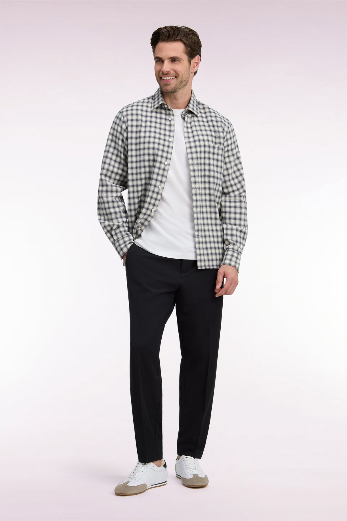 Pantalon à taille élastiquée en nylon stretch technique noir coupe Modern