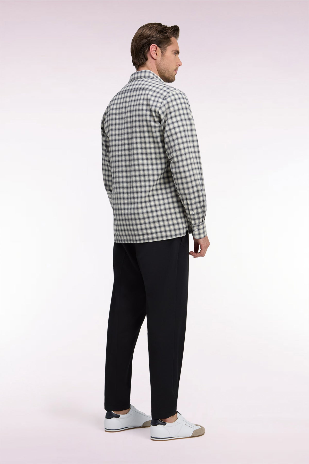 Pantalon à taille élastiquée en nylon stretch technique noir coupe Modern