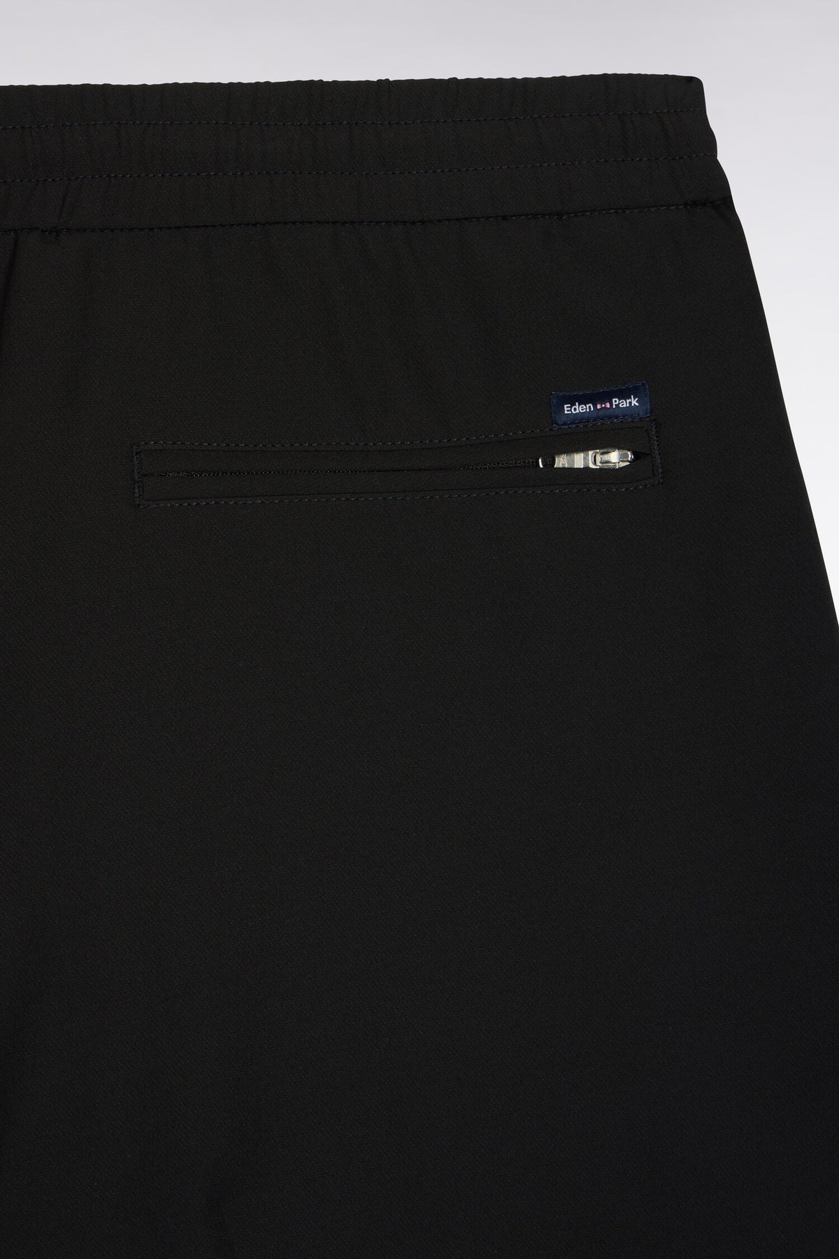 Pantalon à taille élastiquée en nylon stretch technique noir coupe Modern