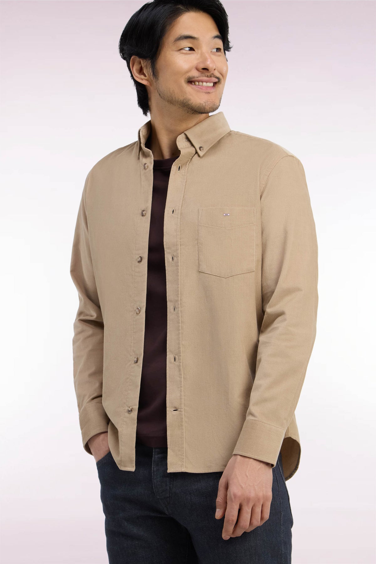 Chemise en coton côtelé beige coupe droite