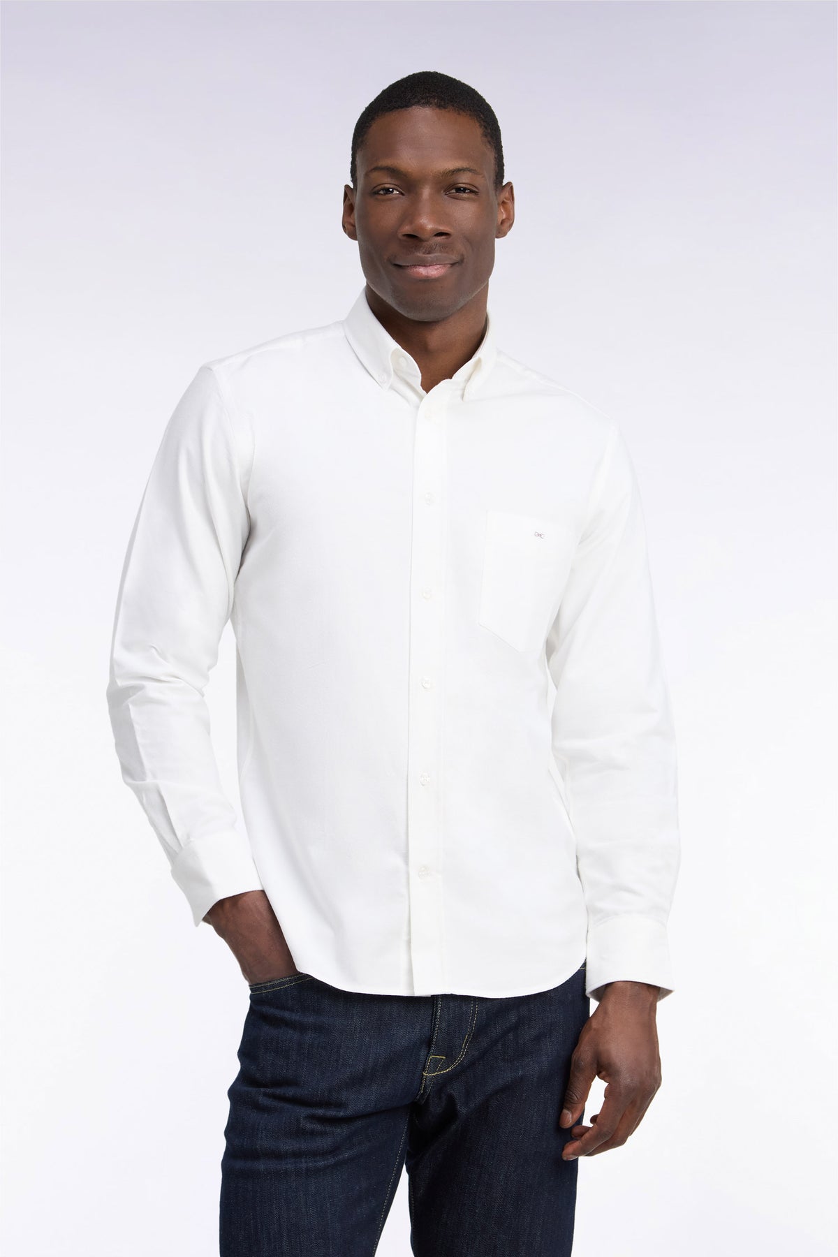 Chemise unie en coton blanc coupe droite