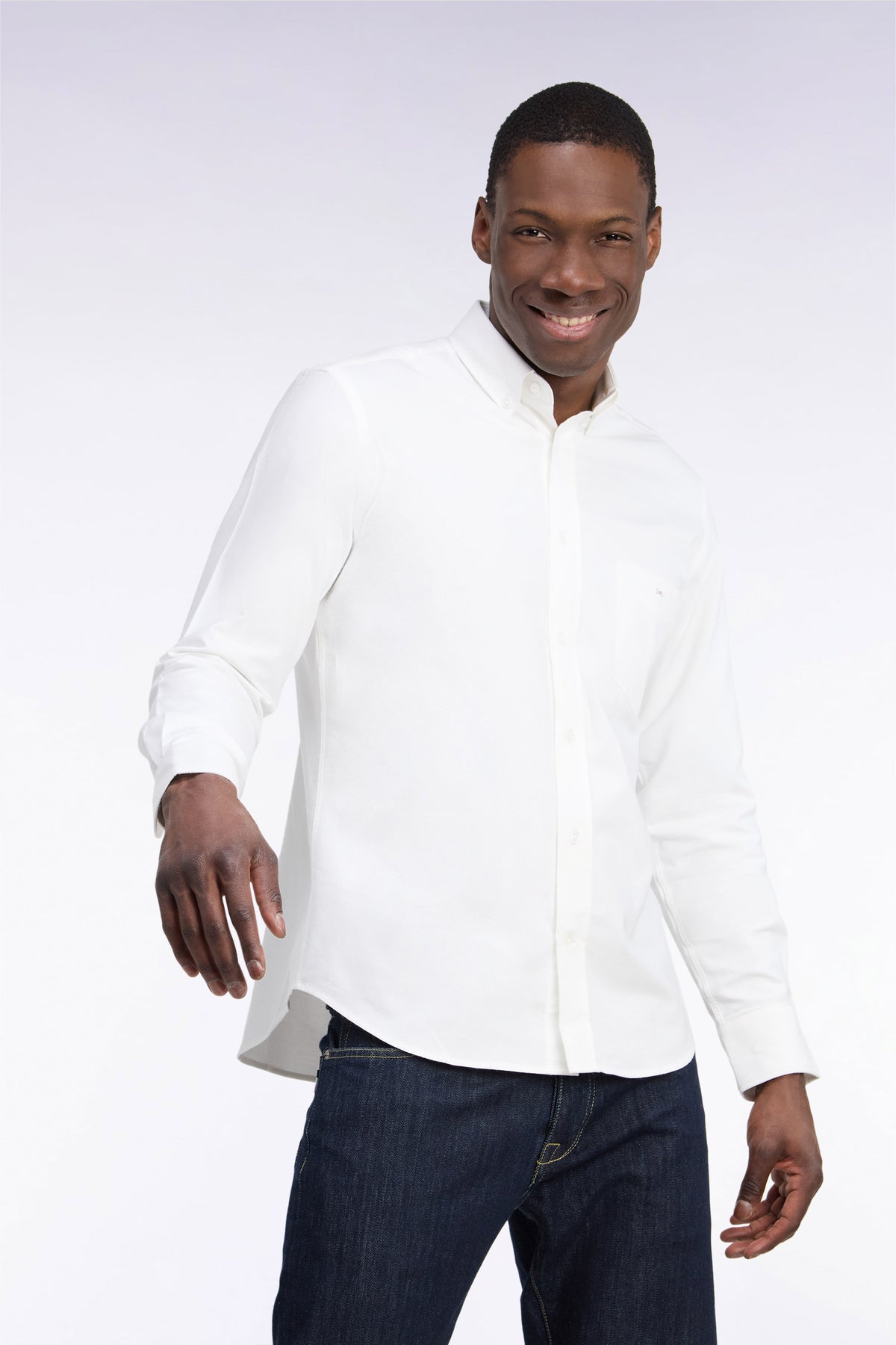 Chemise unie en coton blanc coupe droite