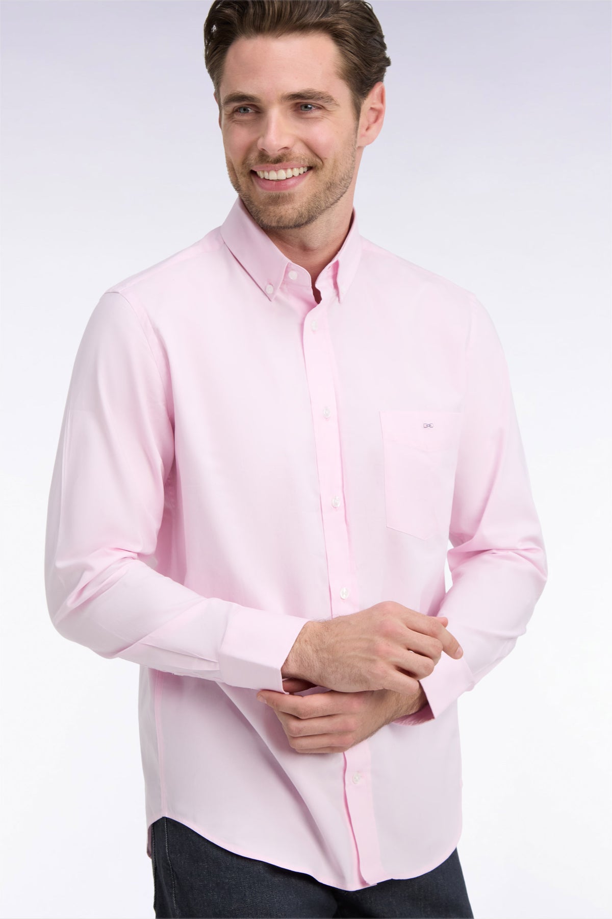 Chemise unie en coton rose coupe droite