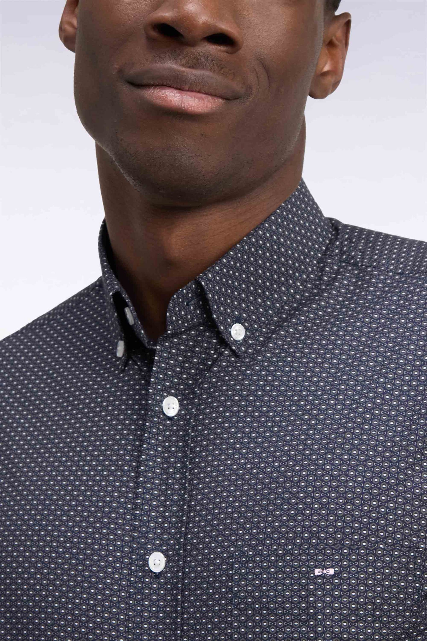 Chemise en coton kaki à micromotifs coupe droite