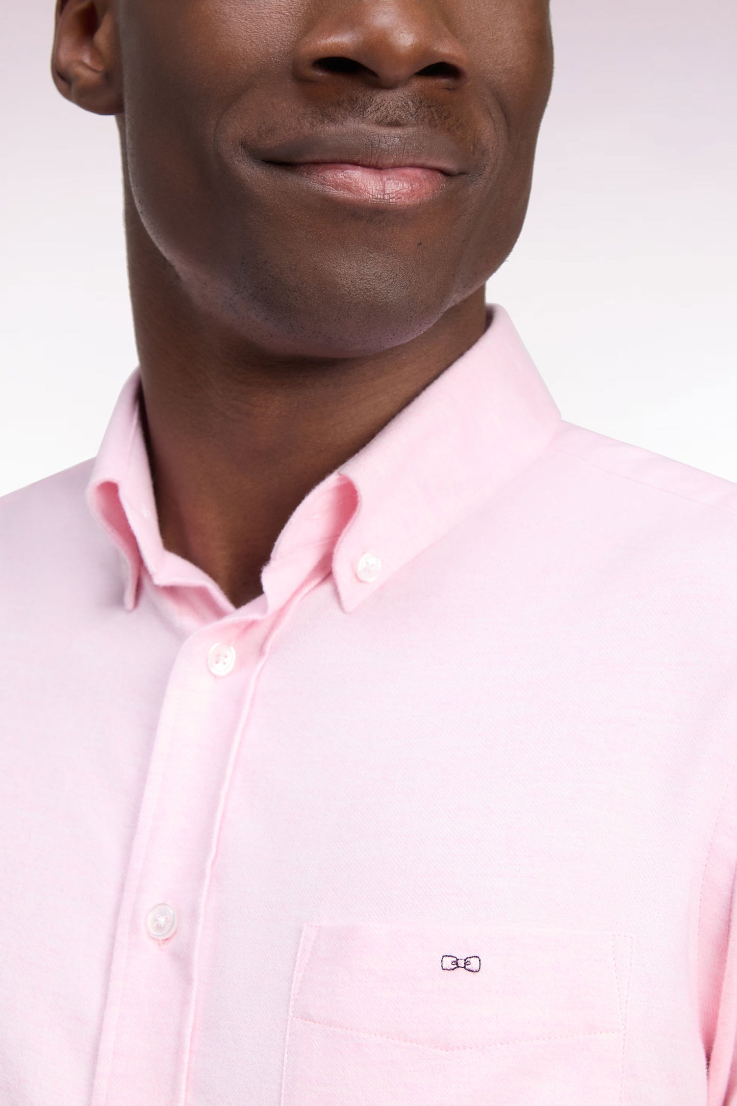 Chemise unie en coton rose coupe droite