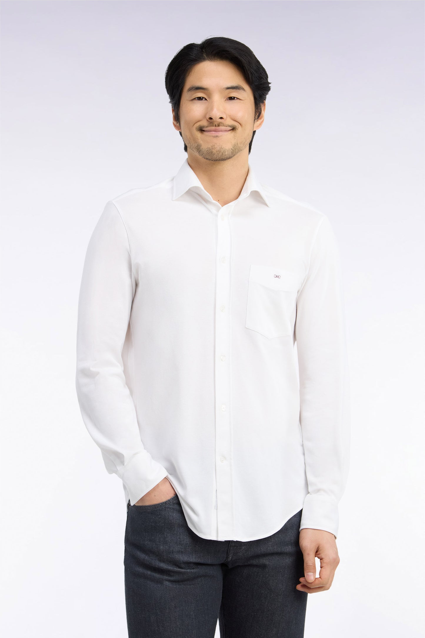 Chemise unie en coton blanc coupe droite