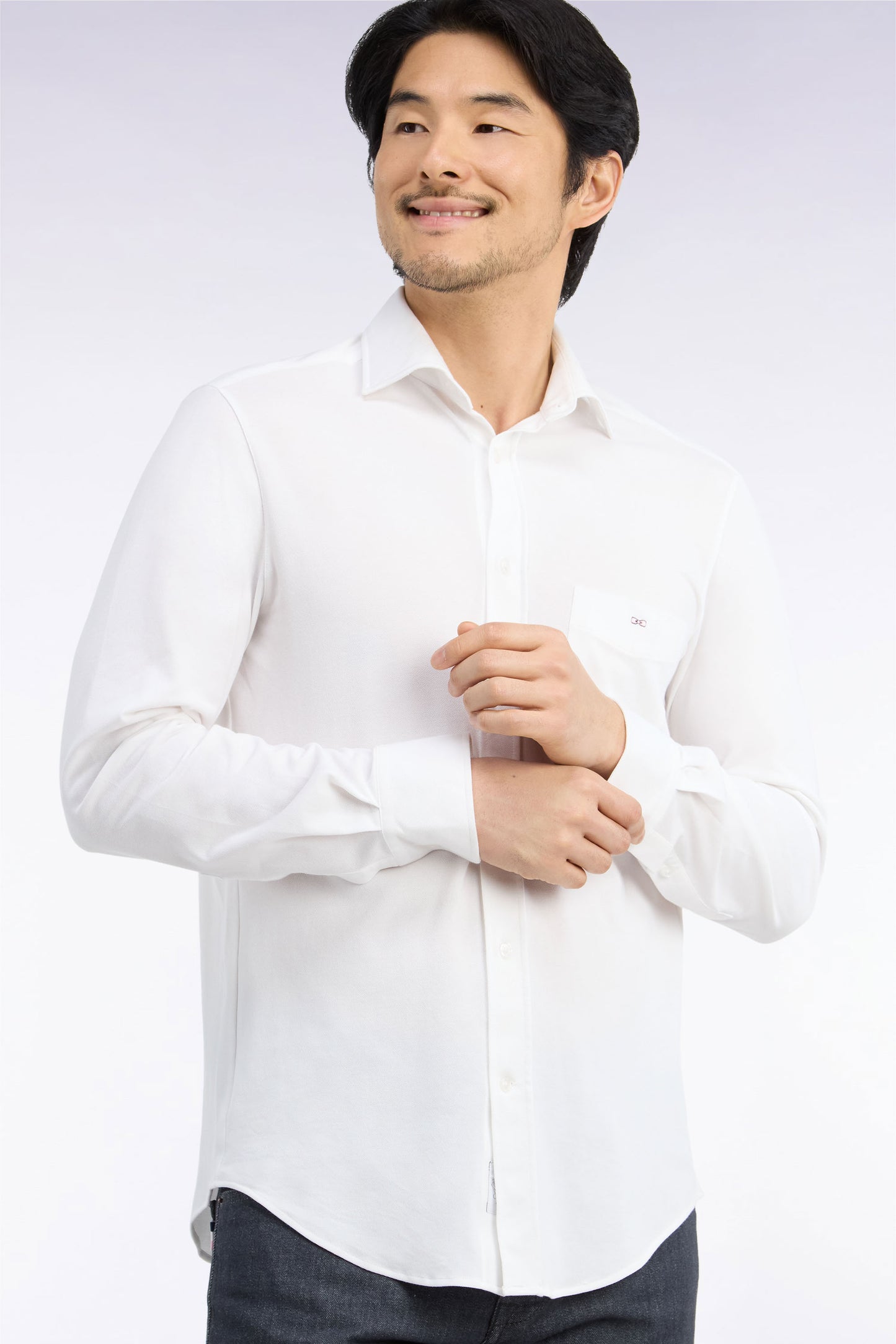 Chemise unie en coton blanc coupe droite