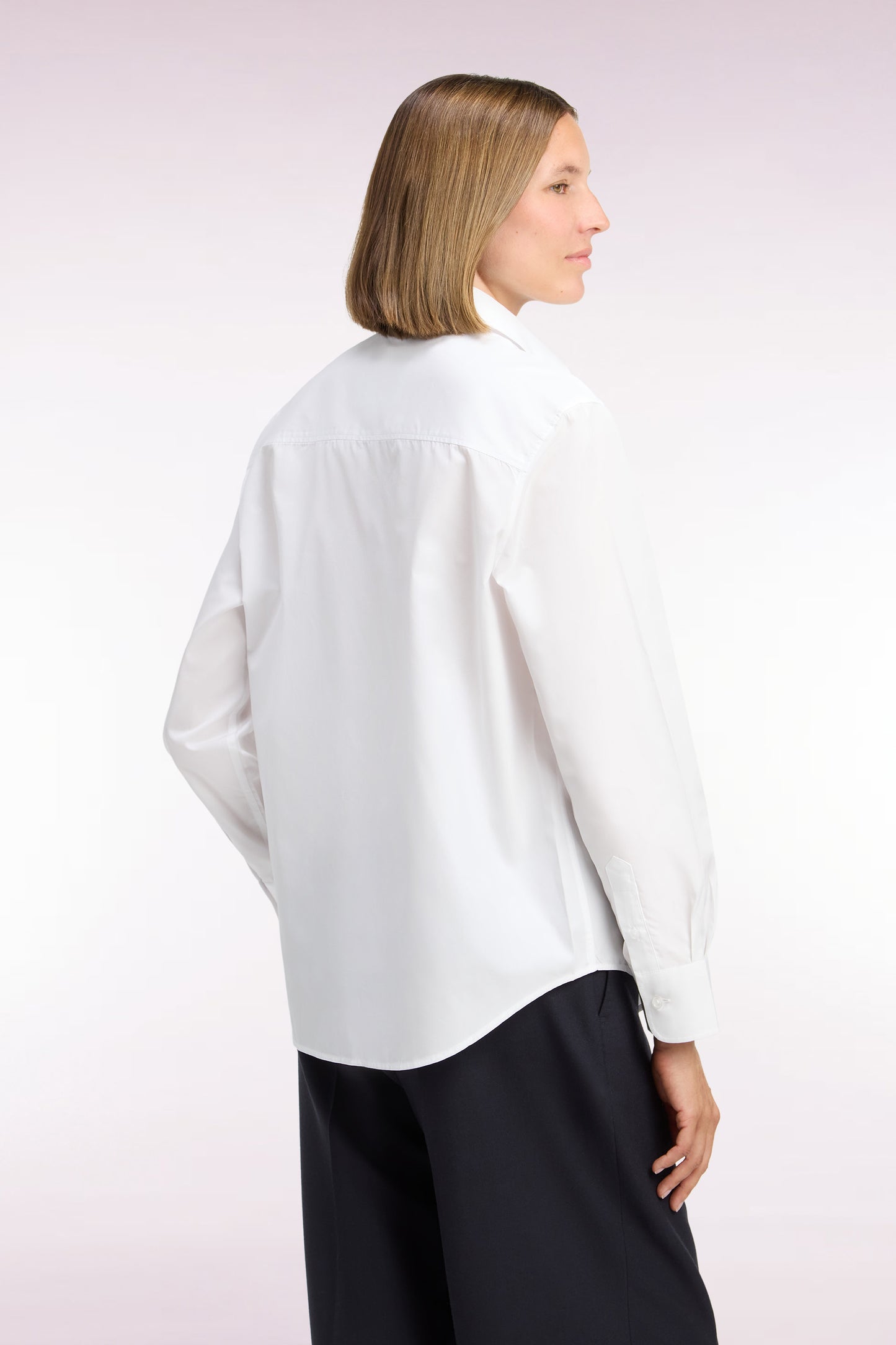 Chemise en coton blanc à poches plaquées coupe décontractée