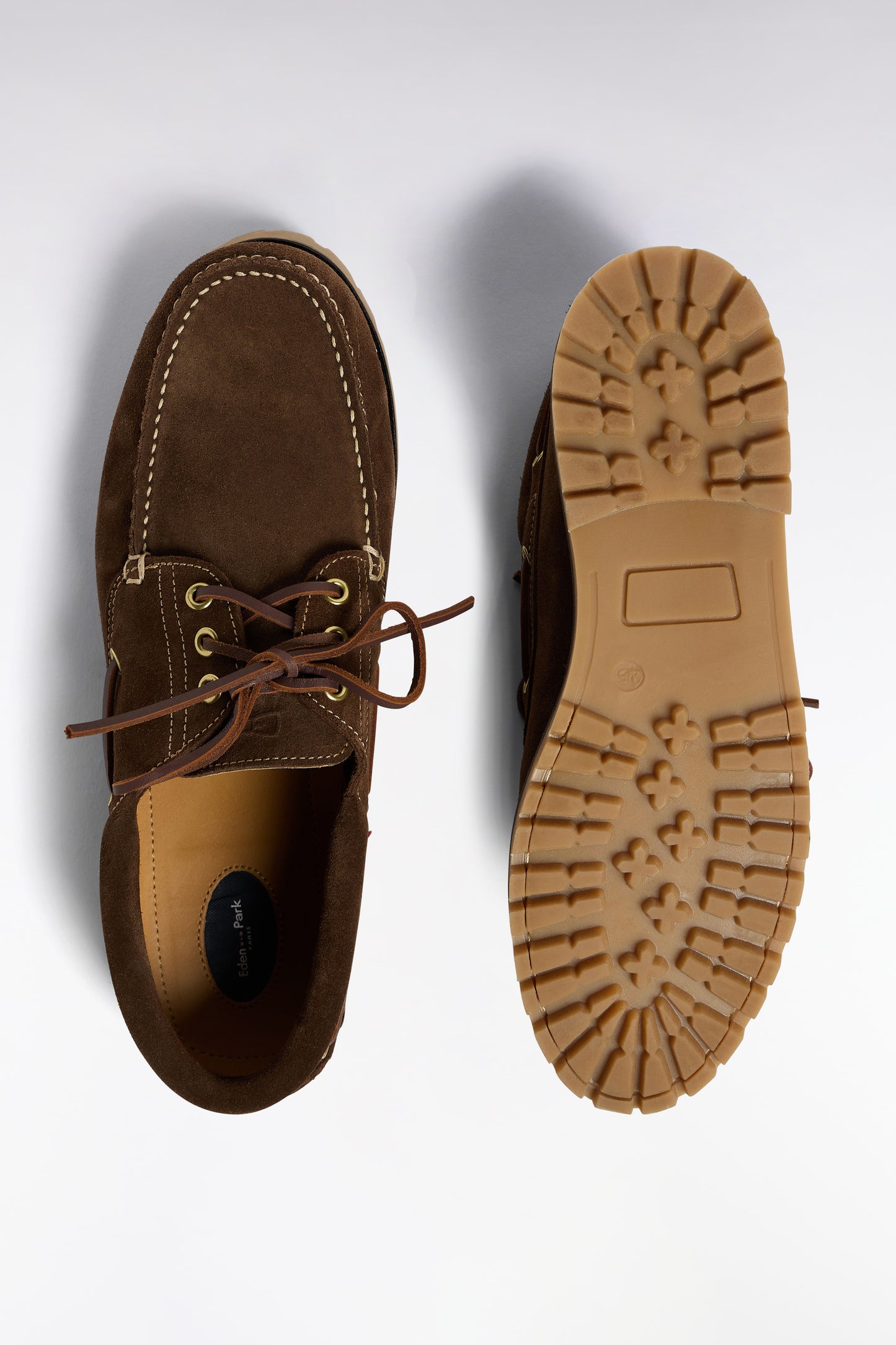Chaussures bateau en cuir suédé marron