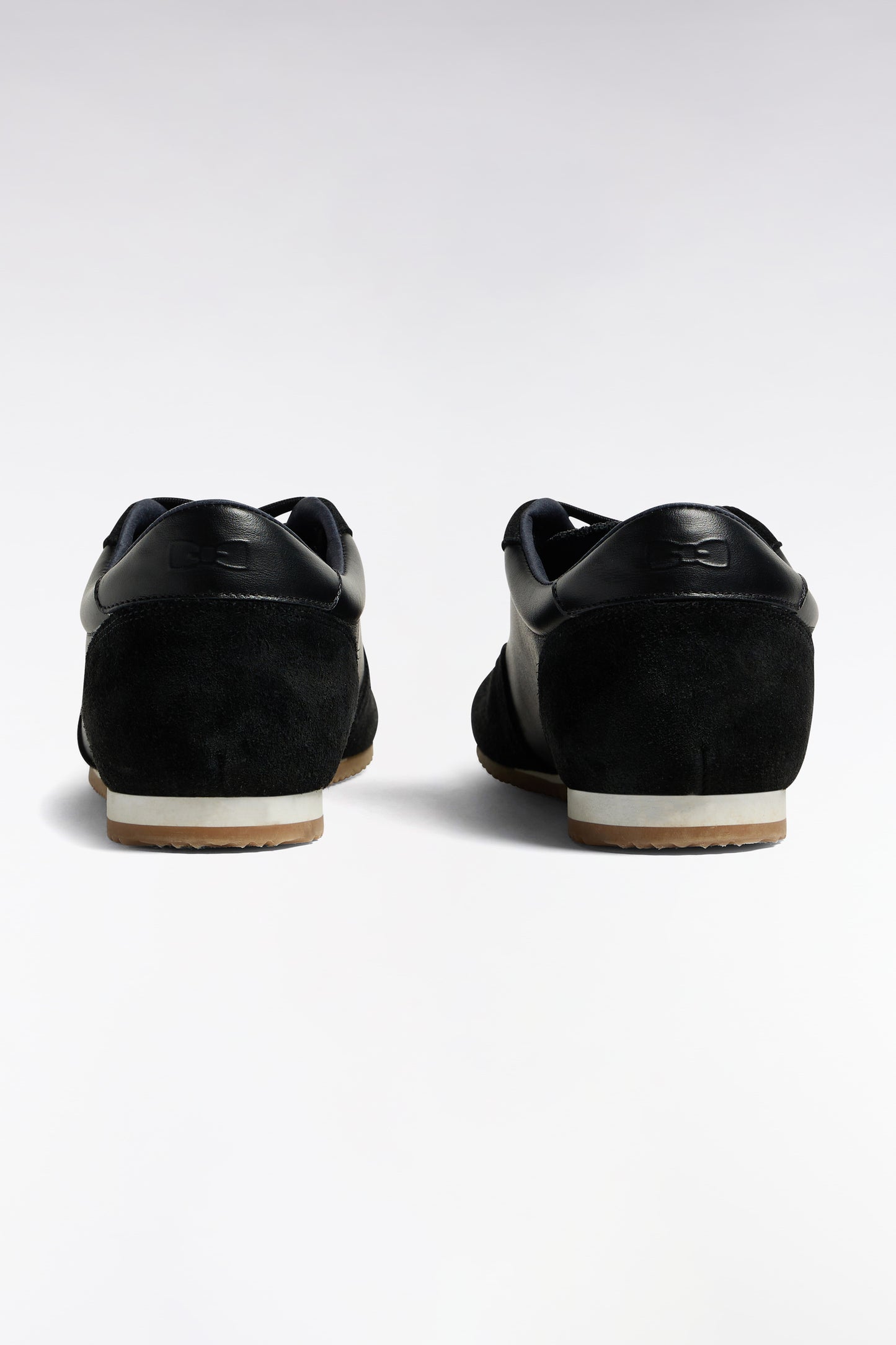 Baskets basses en cuir noir