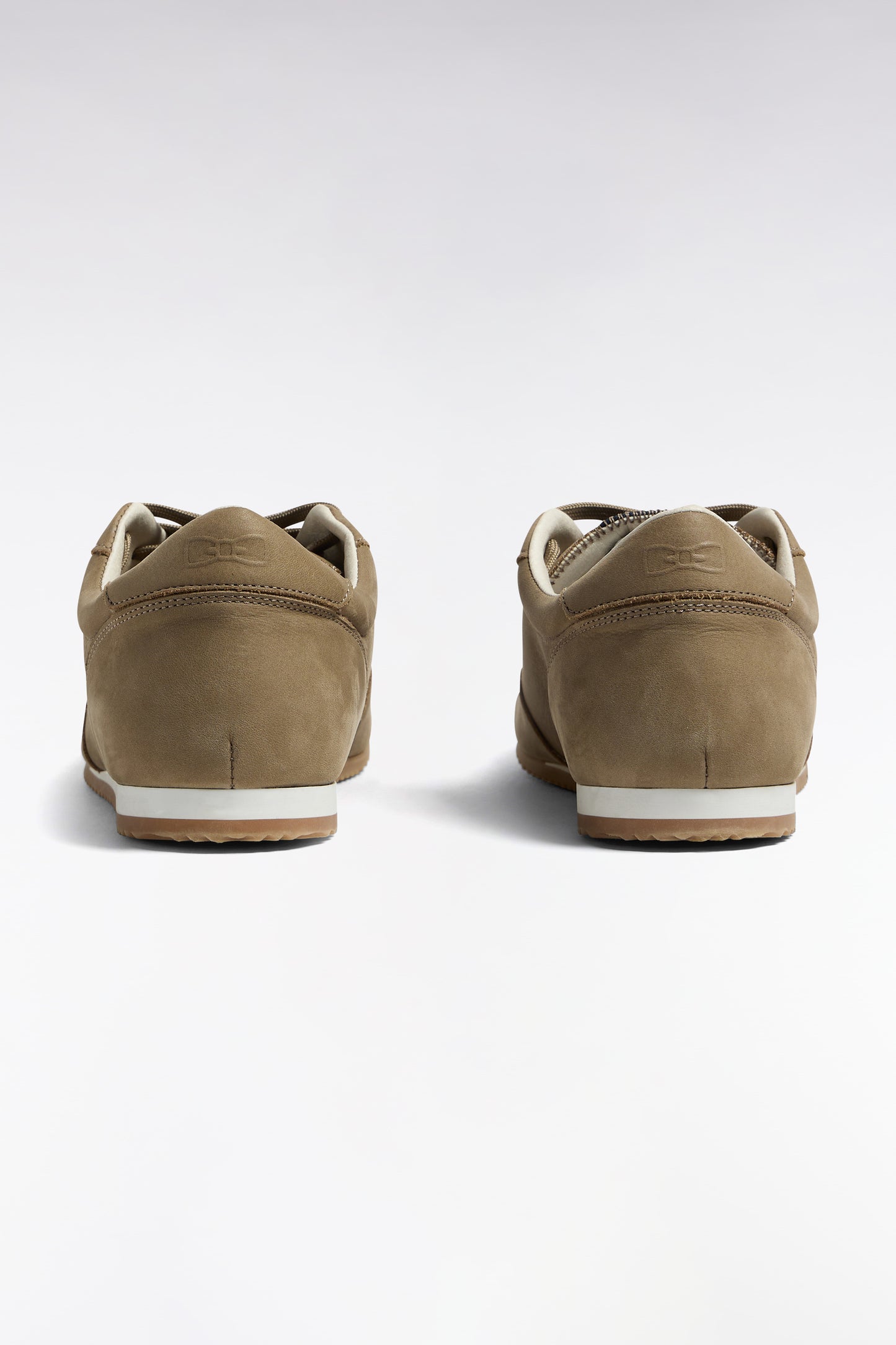 Baskets basses en cuir et nubuck beige