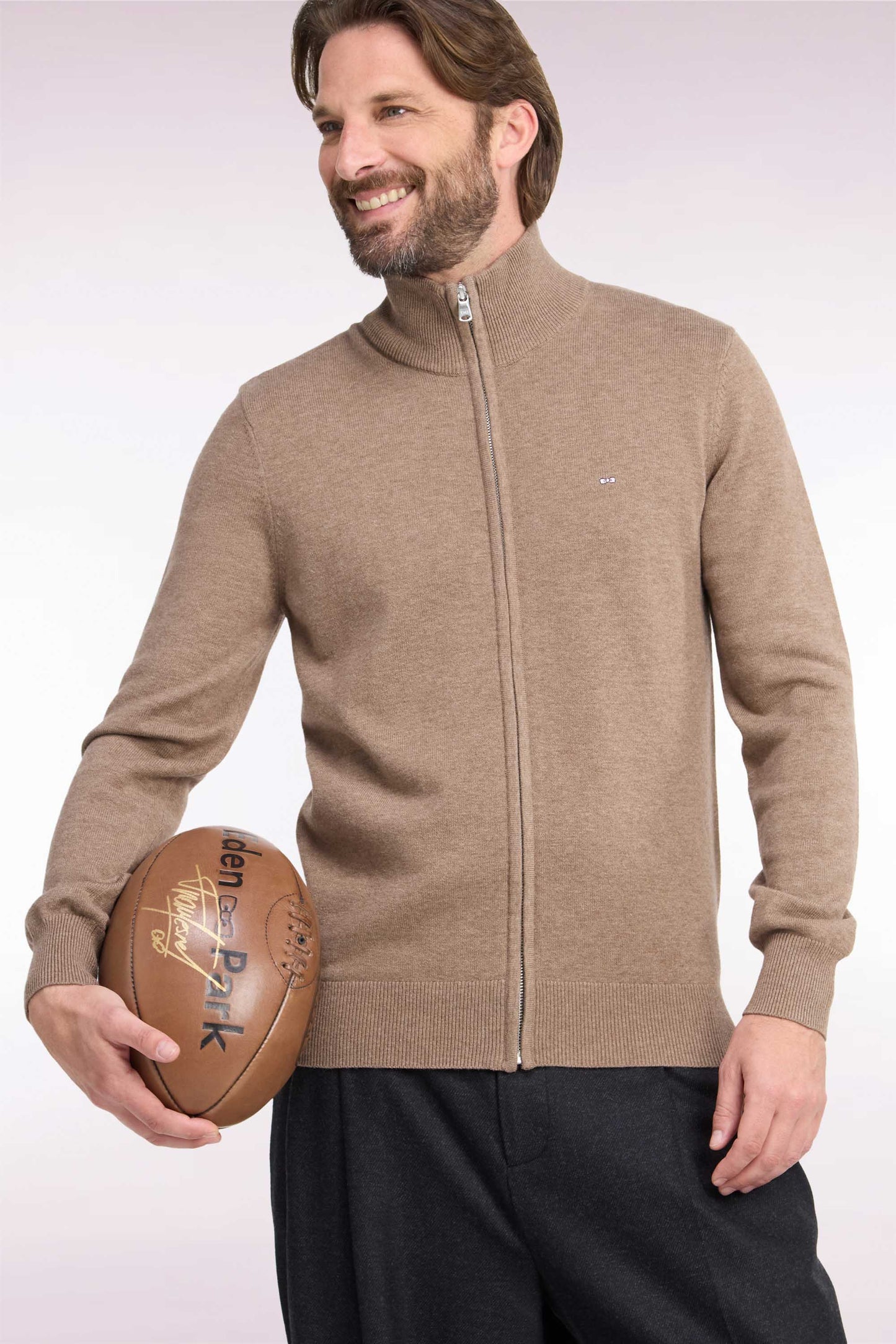 Cardigan zippé en laine et coton marron coupe droite