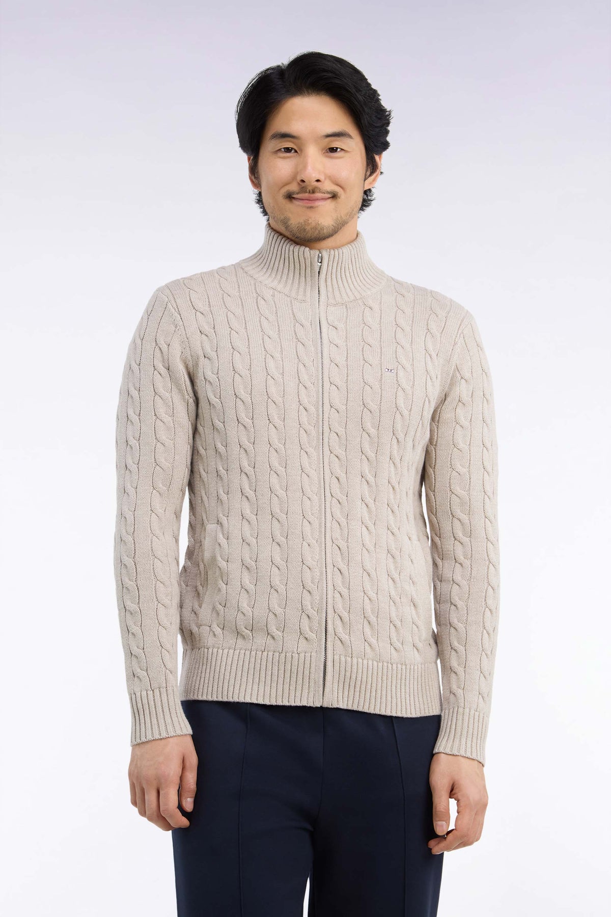 Cardigan à torsades zippé en coton beige coupe droite