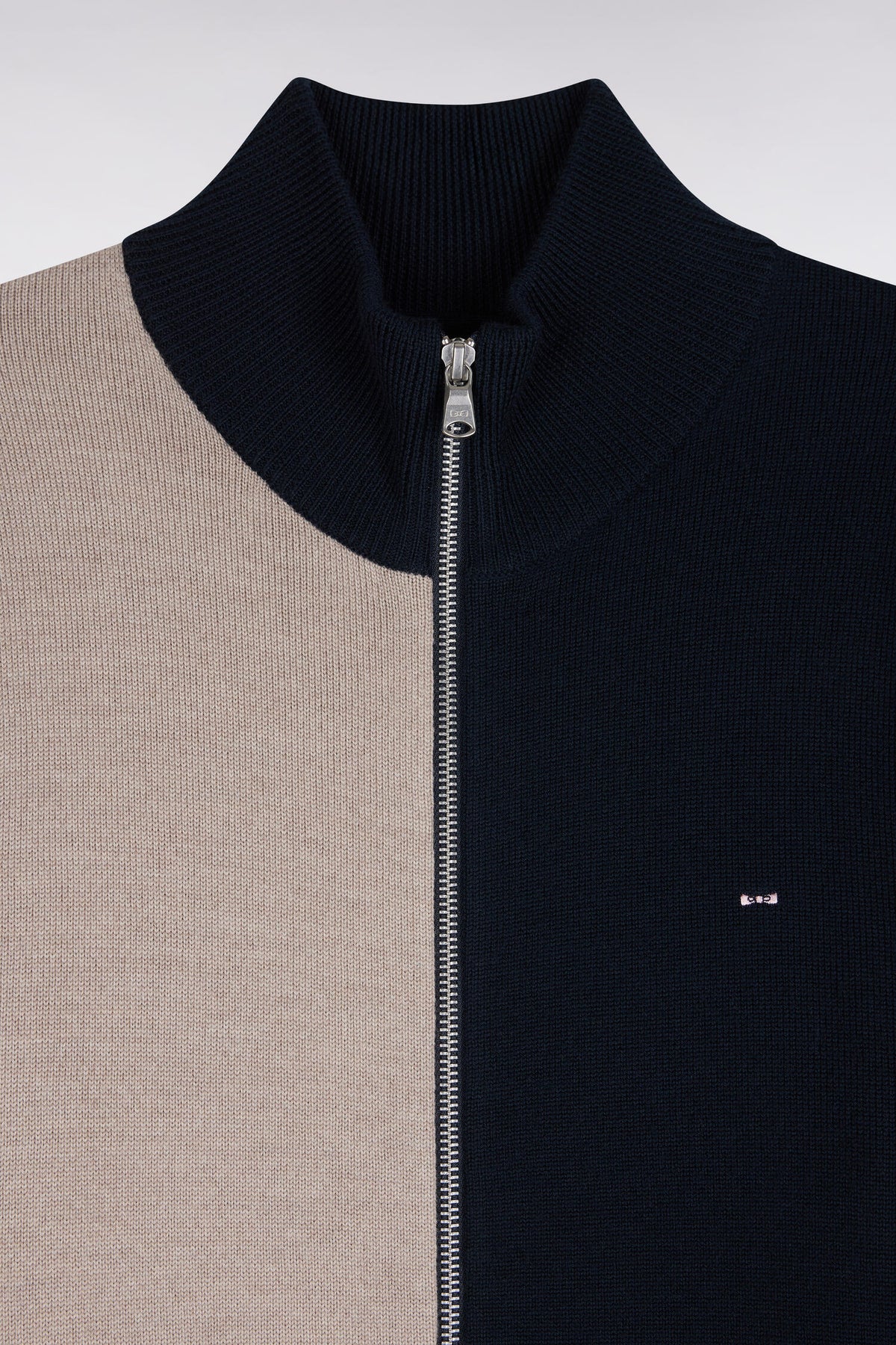 Cardigan zippé en laine mérinos à découpes coupe droite