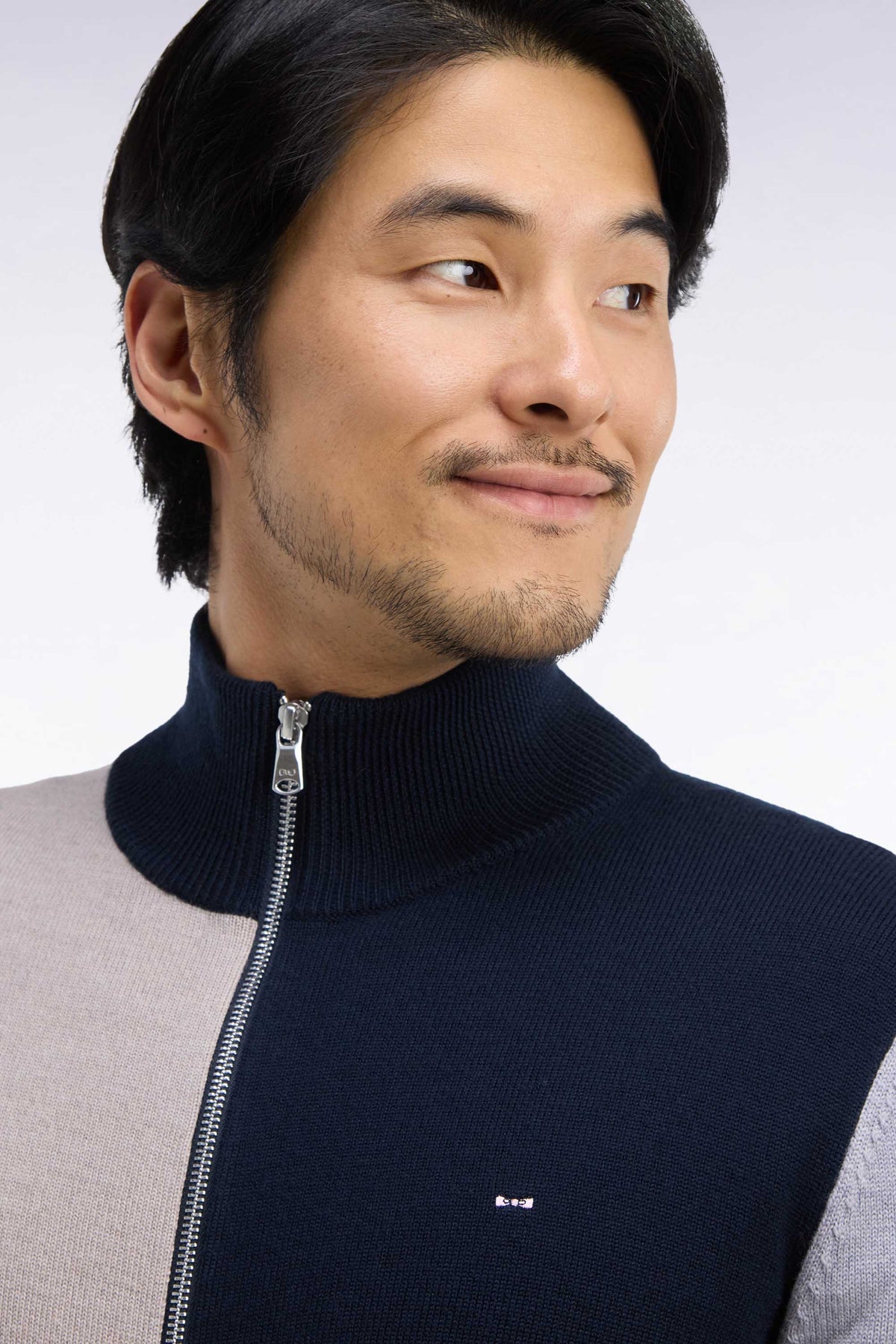 Cardigan zippé en laine mérinos à découpes coupe droite