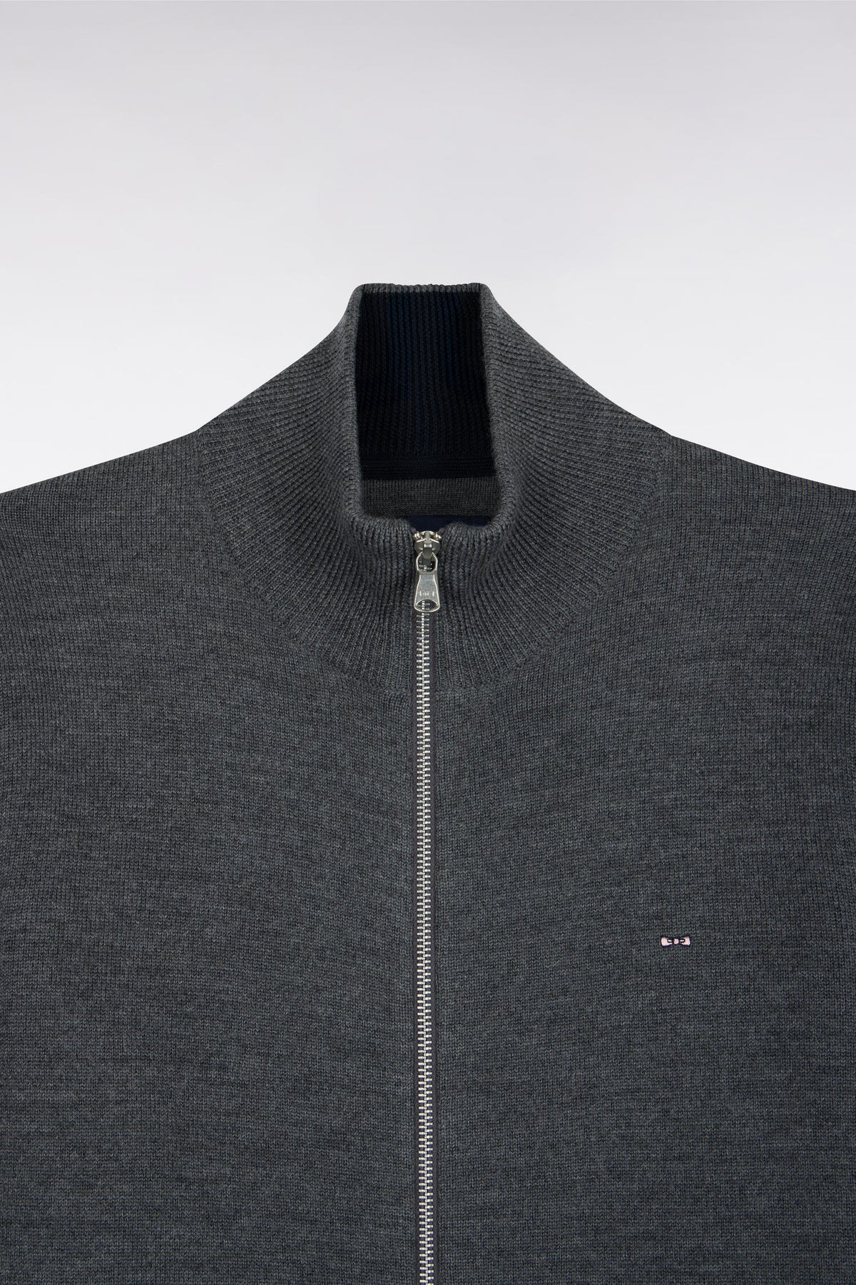 Cardigan zippé en laine mérinos gris à manches rayées coupe droite